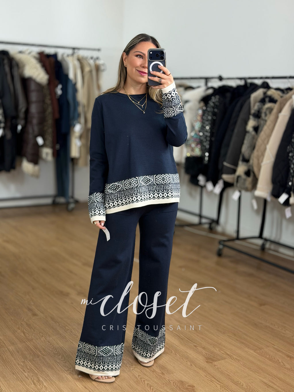 CONJUNTO DE PANTS CON DETALLES DE GRECAS EN BORDES