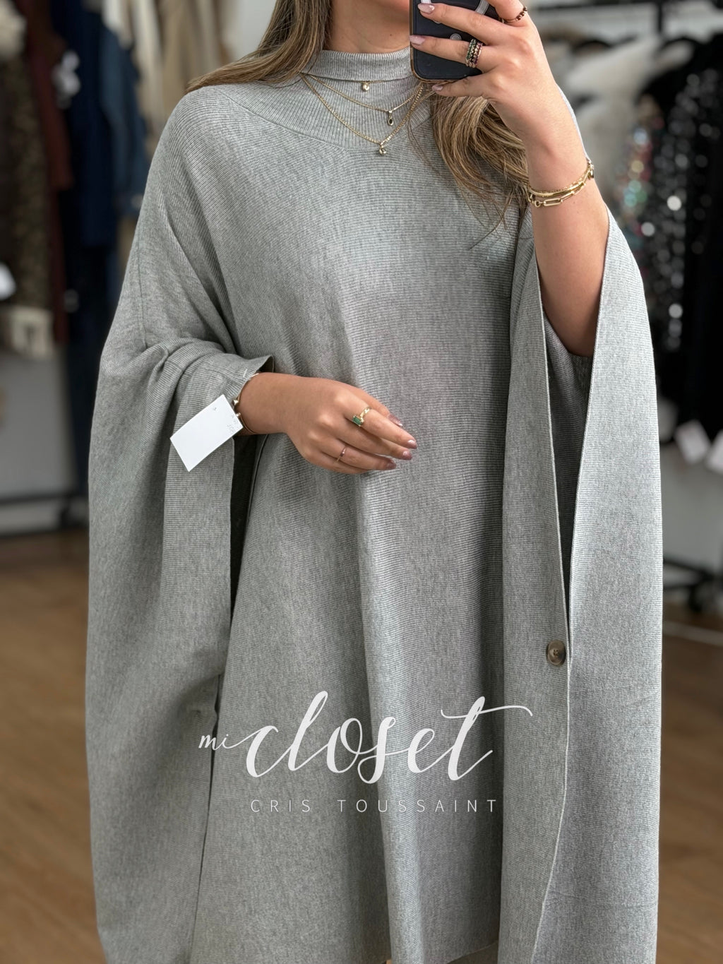 CONJUNTO CON SWEATER TIPO CAPA SÚPER AMPLIA, CUELLO DE TORTUGA