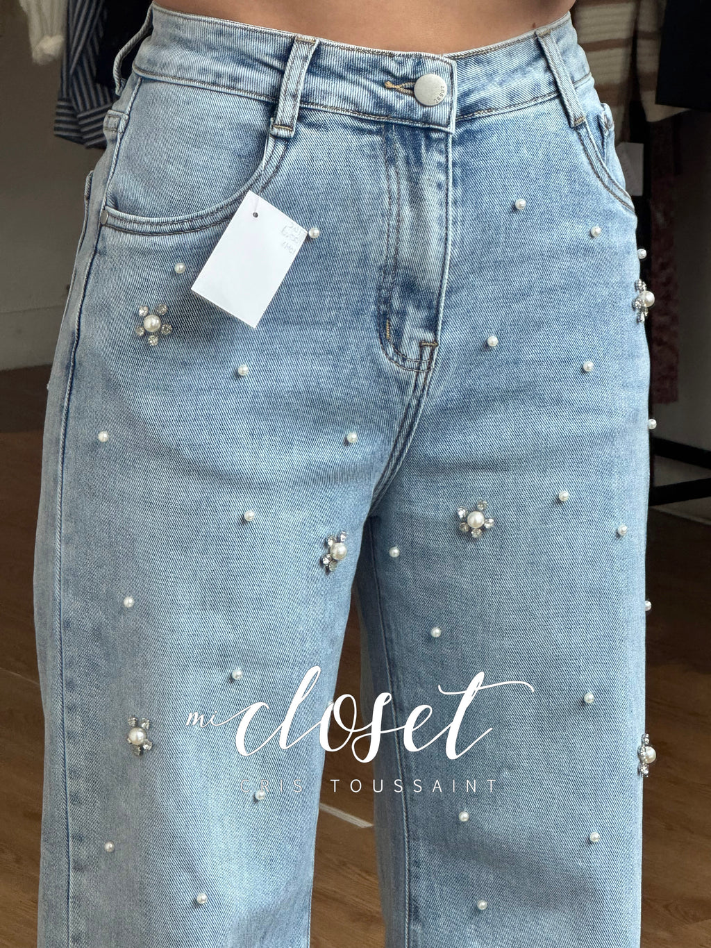 JEANS RECTOS STRETCH CON PERLAS Y BRILLOS EN EL FRENTE