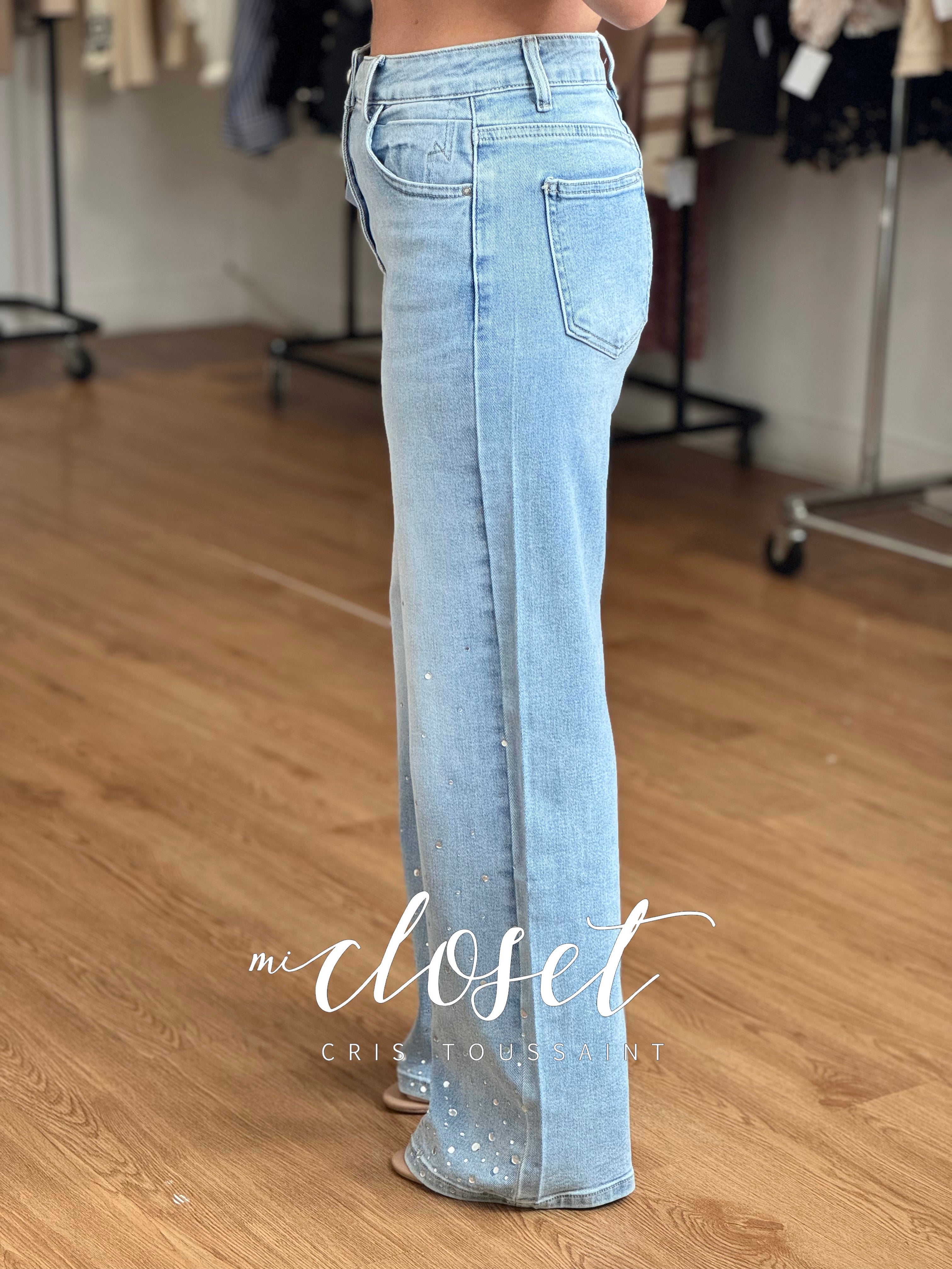 JEANS SUPER STRETCH CON CRISTALES EN PARTE BAJA CORTE FLARE