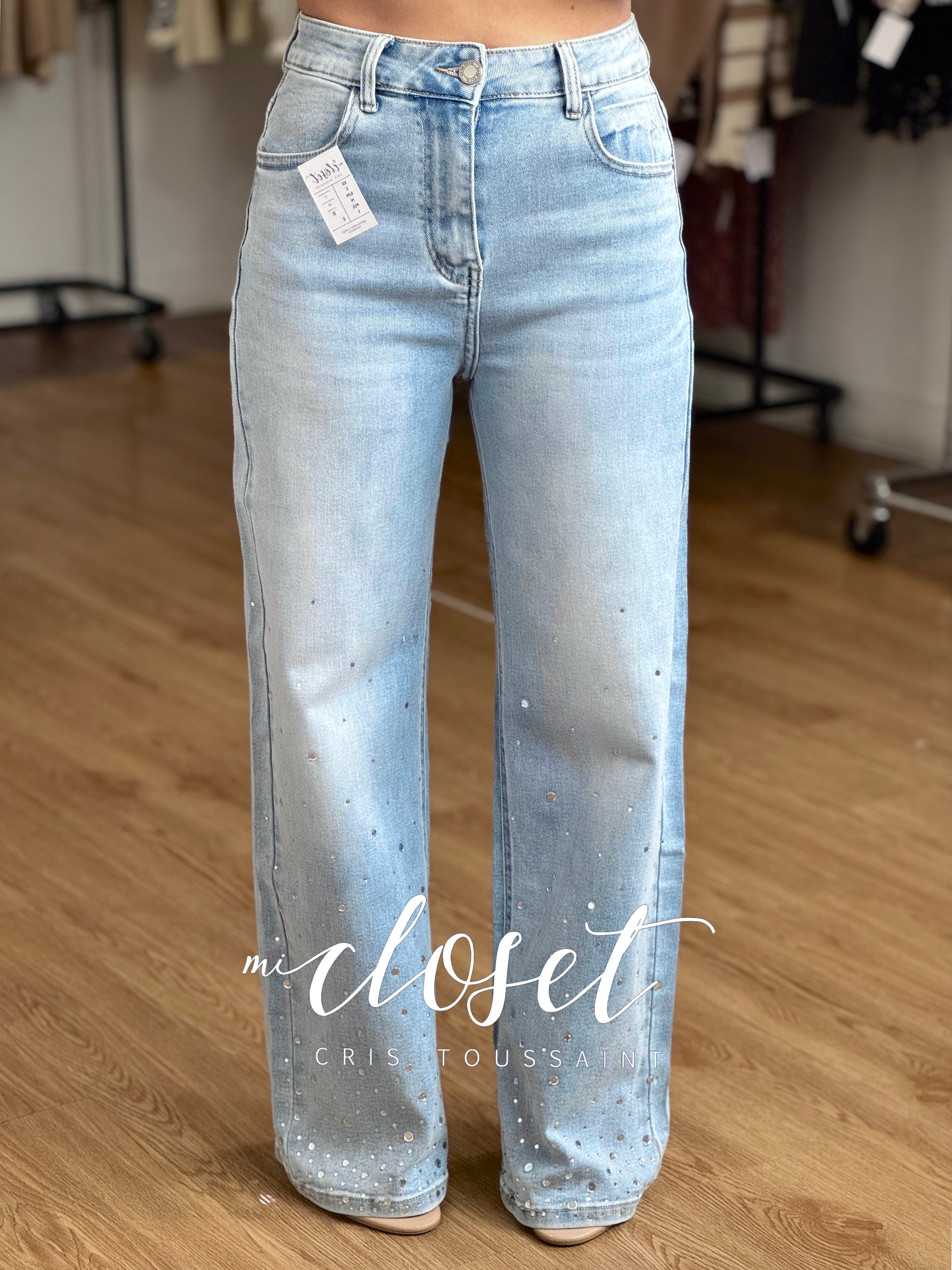 JEANS SUPER STRETCH CON CRISTALES EN PARTE BAJA CORTE FLARE