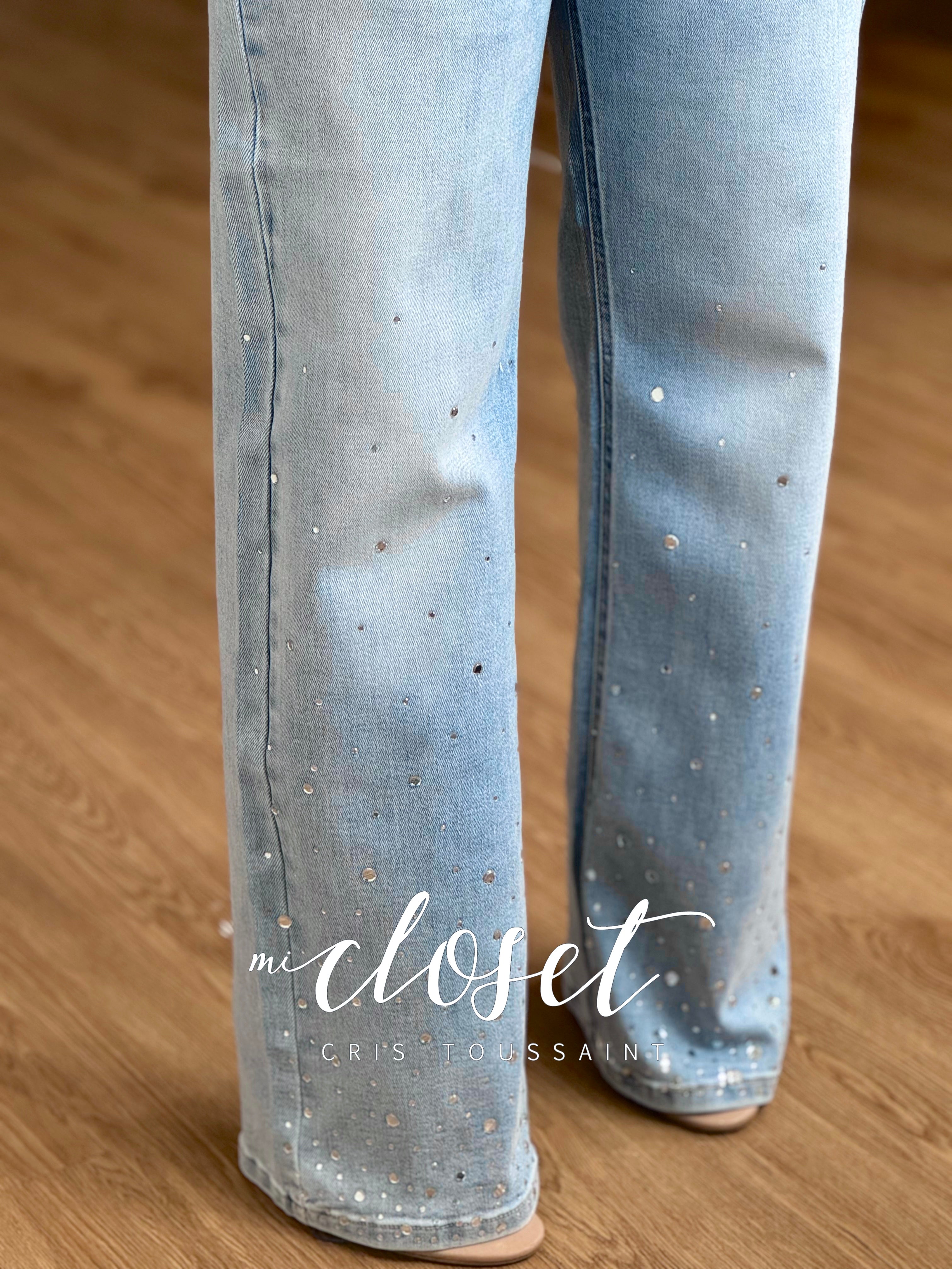 JEANS SUPER STRETCH CON CRISTALES EN PARTE BAJA CORTE FLARE