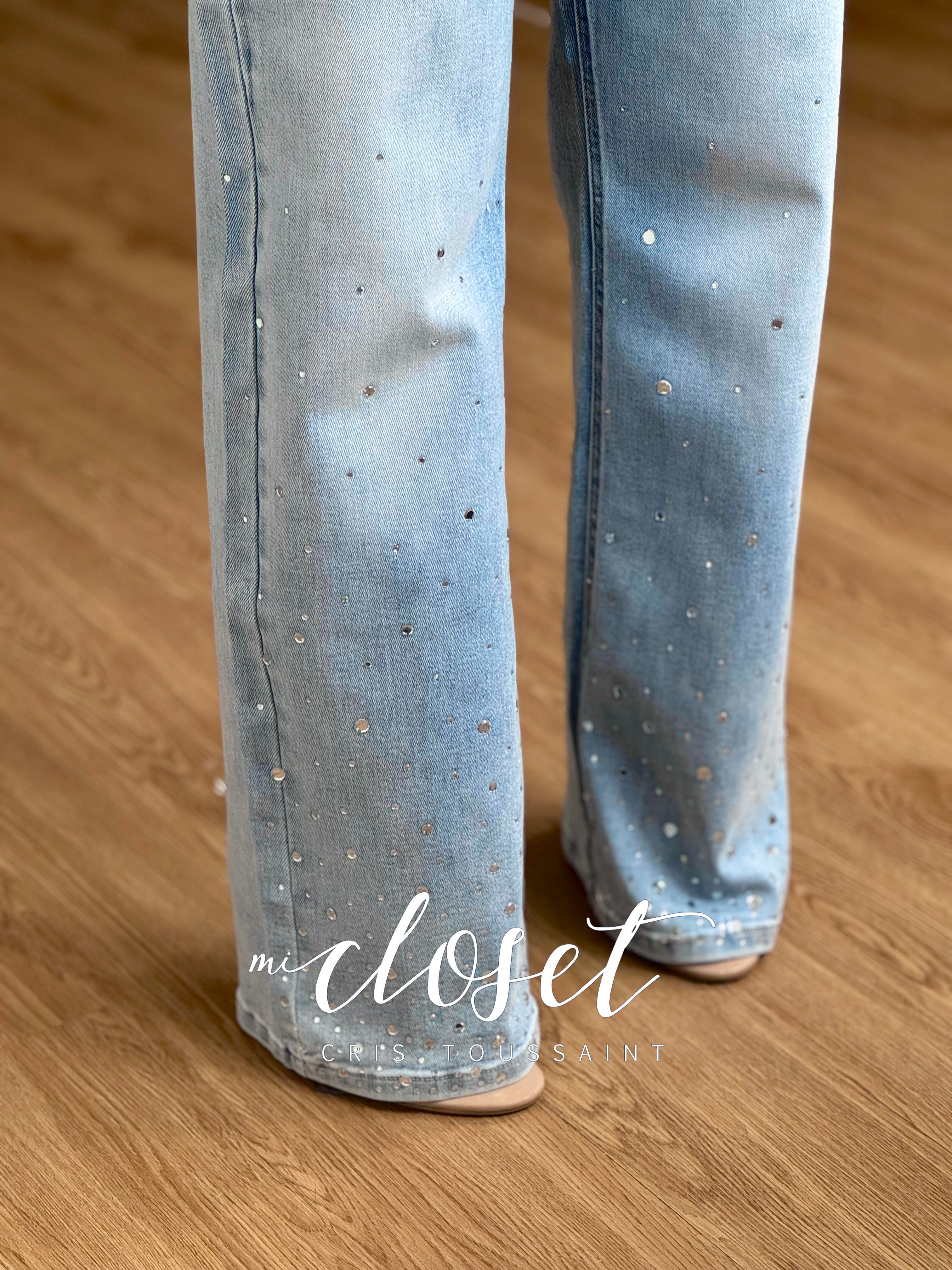 JEANS SUPER STRETCH CON CRISTALES EN PARTE BAJA CORTE FLARE