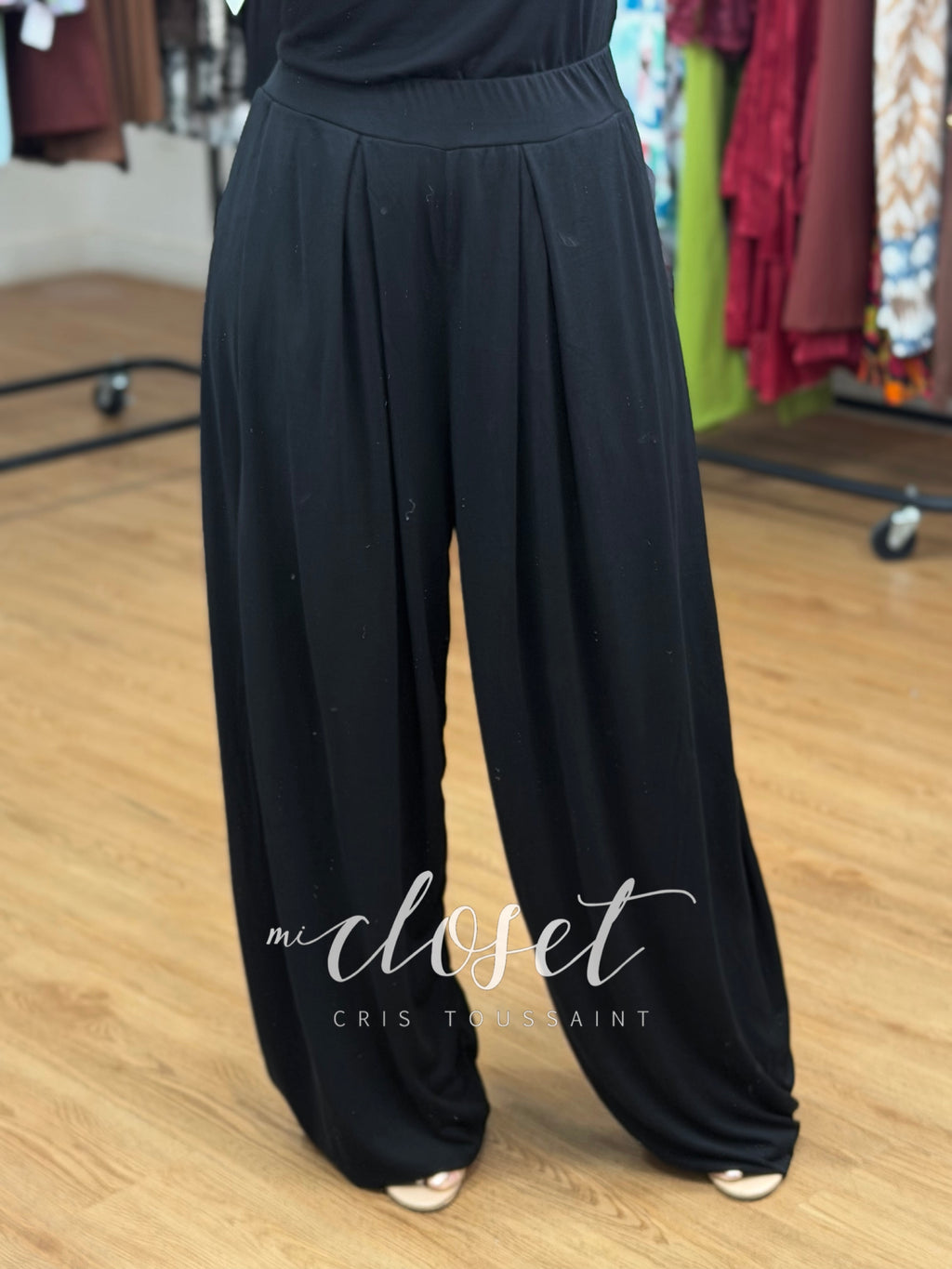 CONJUNTO LIGERO DE PANTALÓN TIPO GLOBO SÚPER AMPLIO CON PINZAS Y TEESHIRT