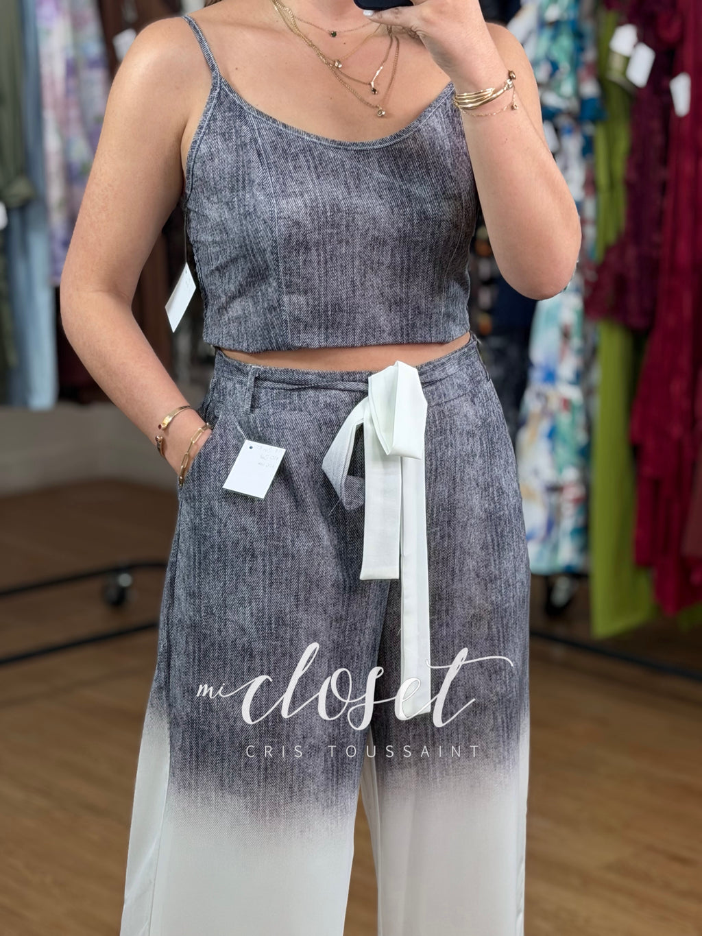 CONJUNTO LIGERO DE PANTALÓN Y CROP CON RESORTE TRASERO