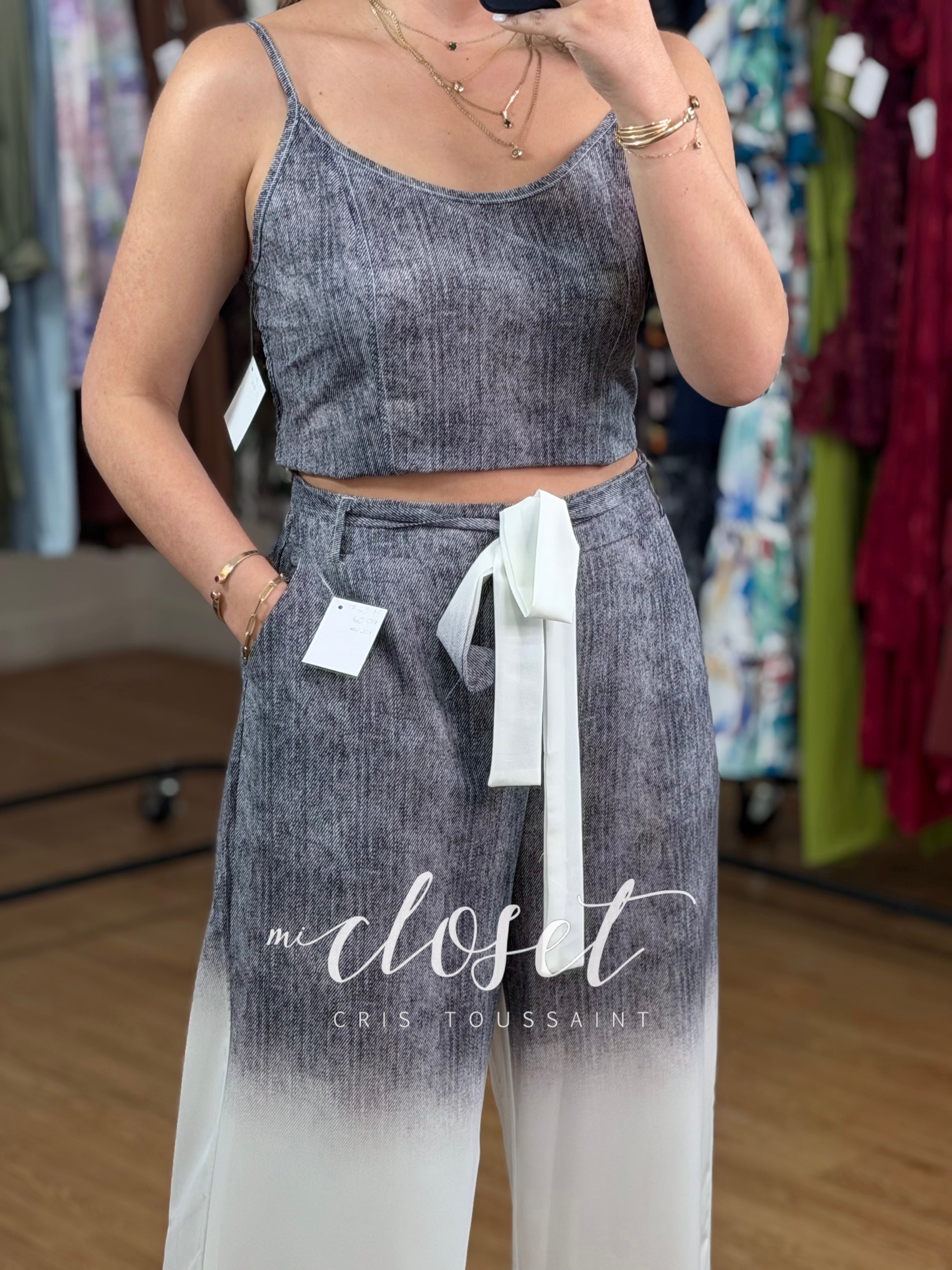 CONJUNTO LIGERO DE PANTALÓN Y CROP CON RESORTE TRASERO