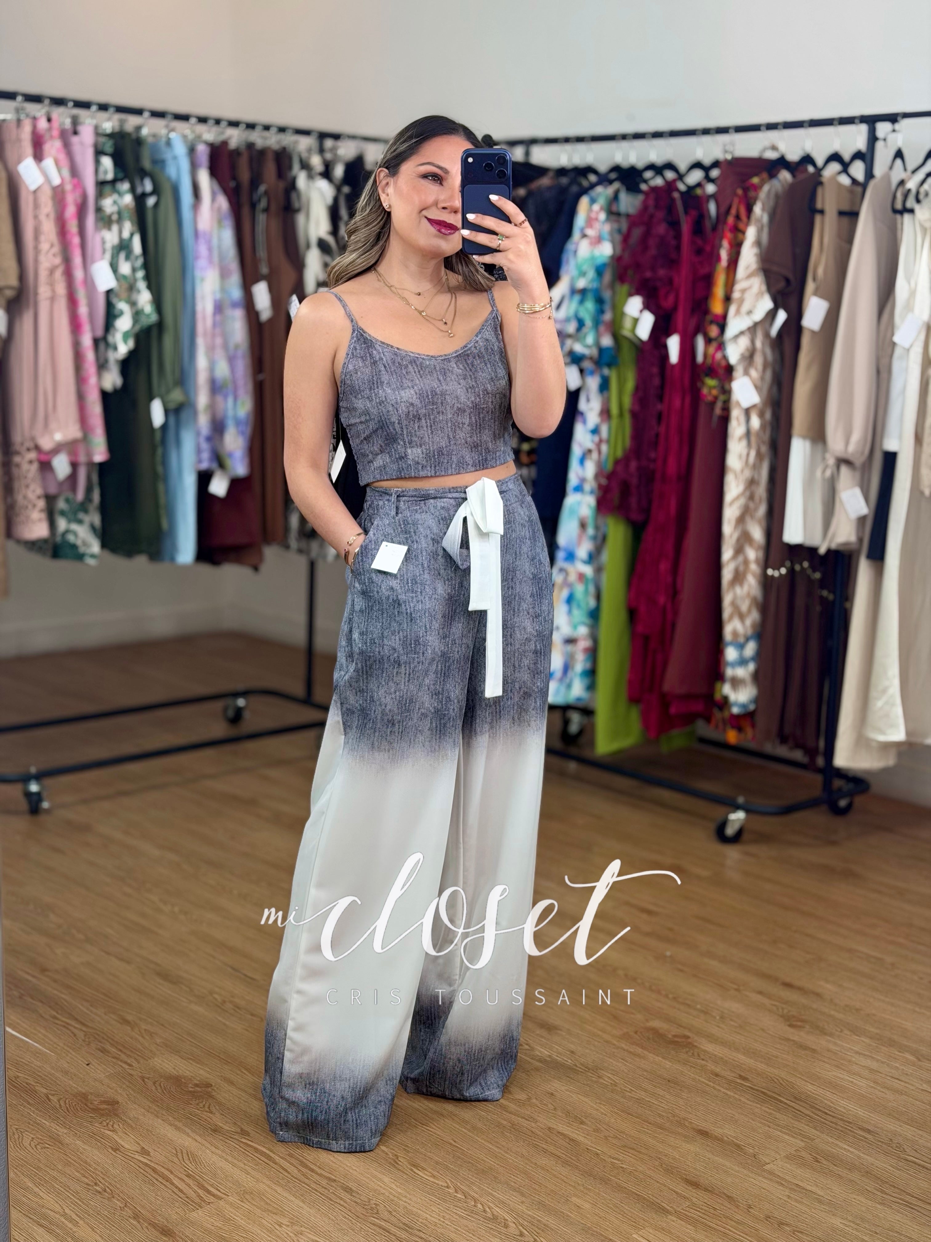 CONJUNTO LIGERO DE PANTALÓN Y CROP CON RESORTE TRASERO