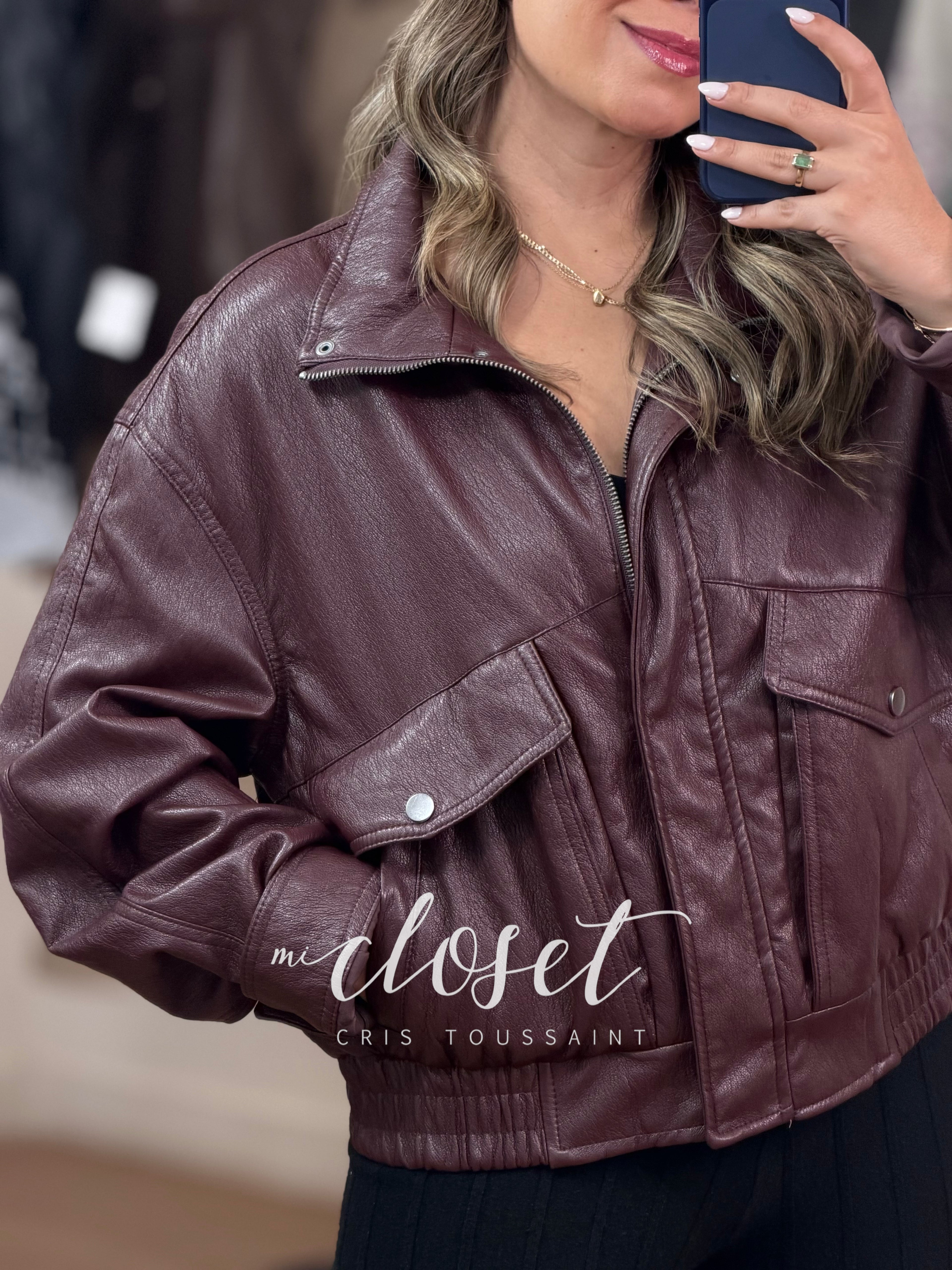 CHAMARRA OVERSIZED EFECTO PIEL, CON RESORTE EN CINTURA Y FORRO
