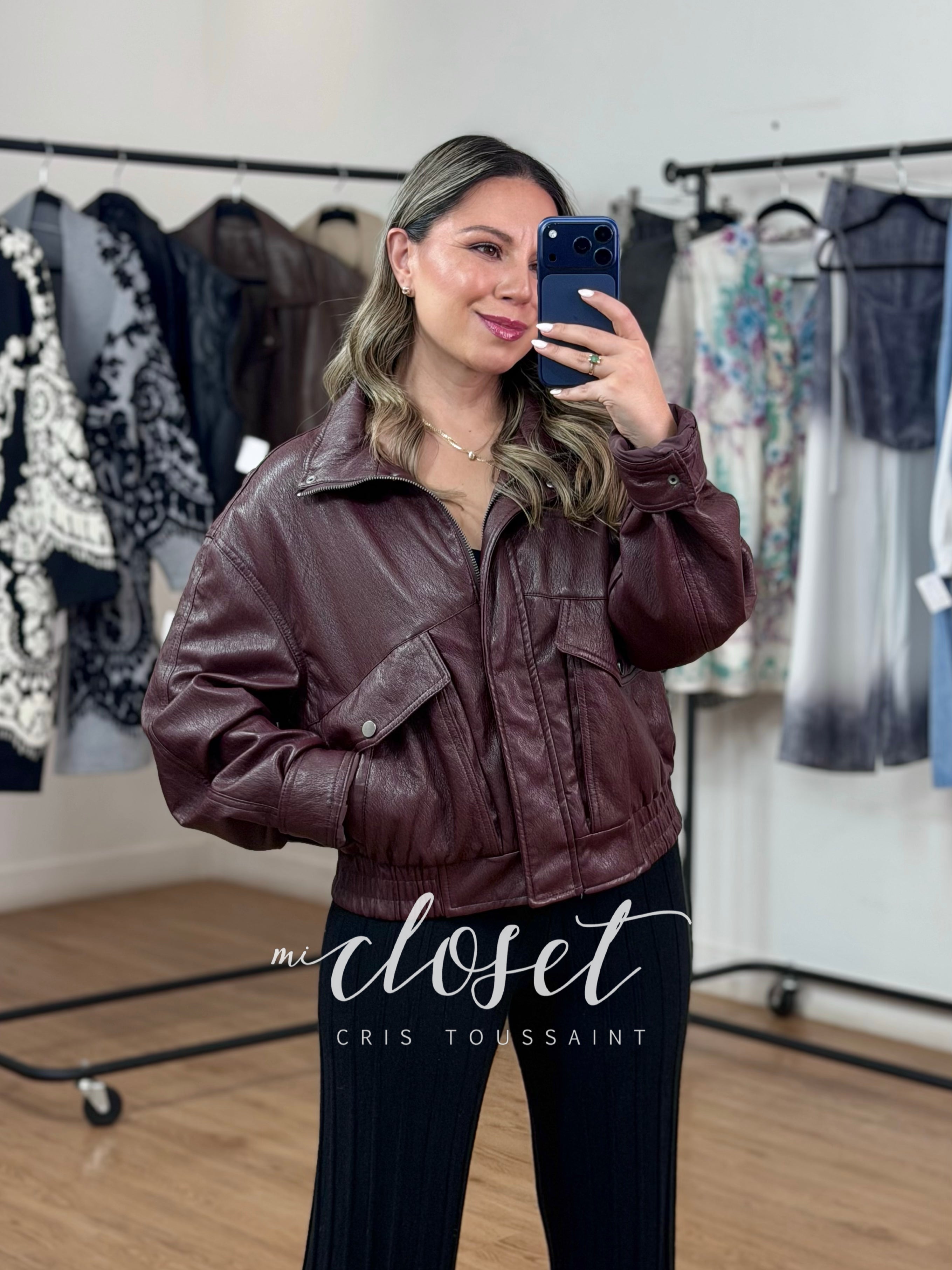 CHAMARRA OVERSIZED EFECTO PIEL, CON RESORTE EN CINTURA Y FORRO