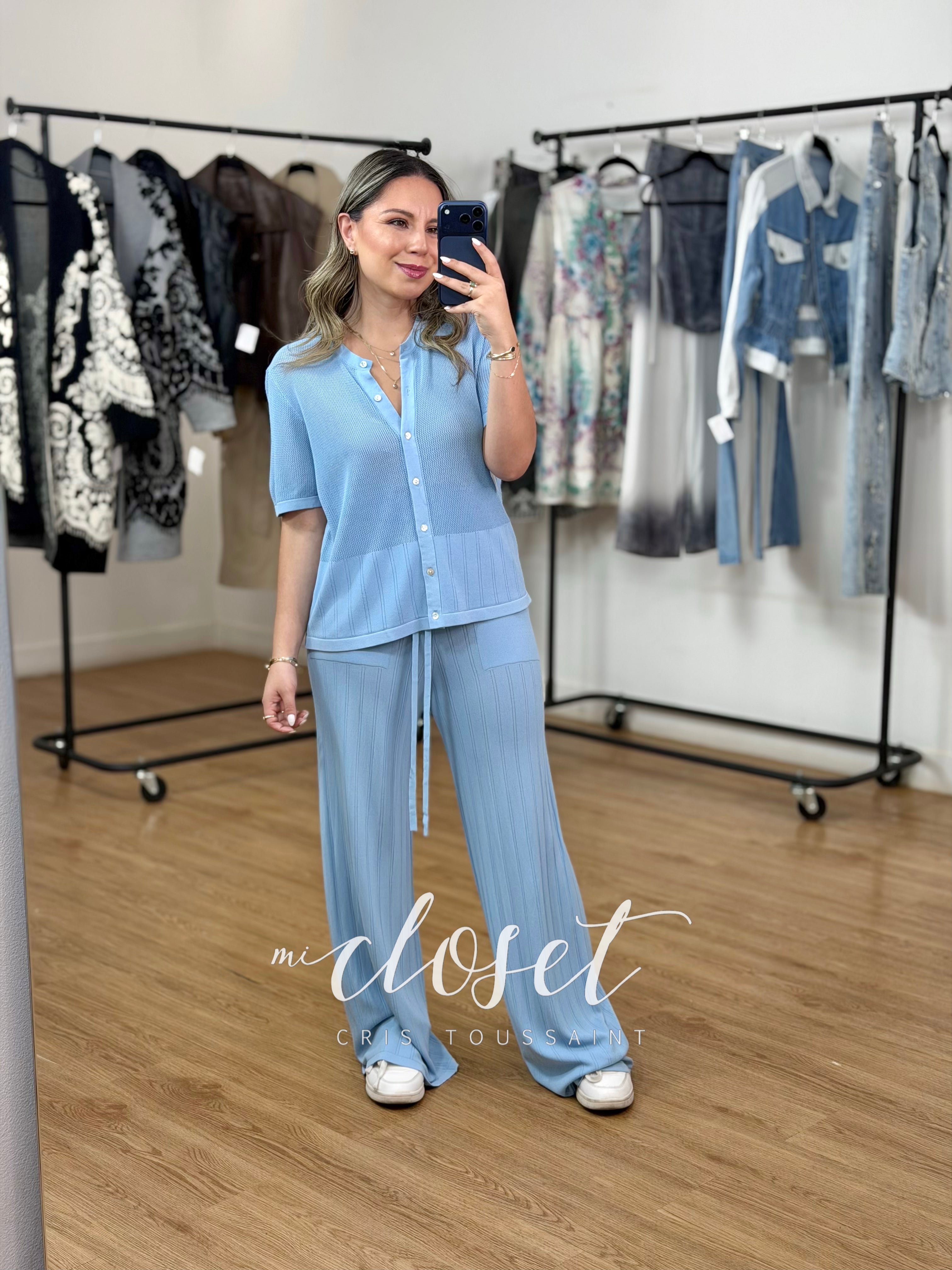 CONJUNTO LIGERO DE PANTS Y TEESHIRT CON TRANSPARENCIAS Y DETALLES CALADOS