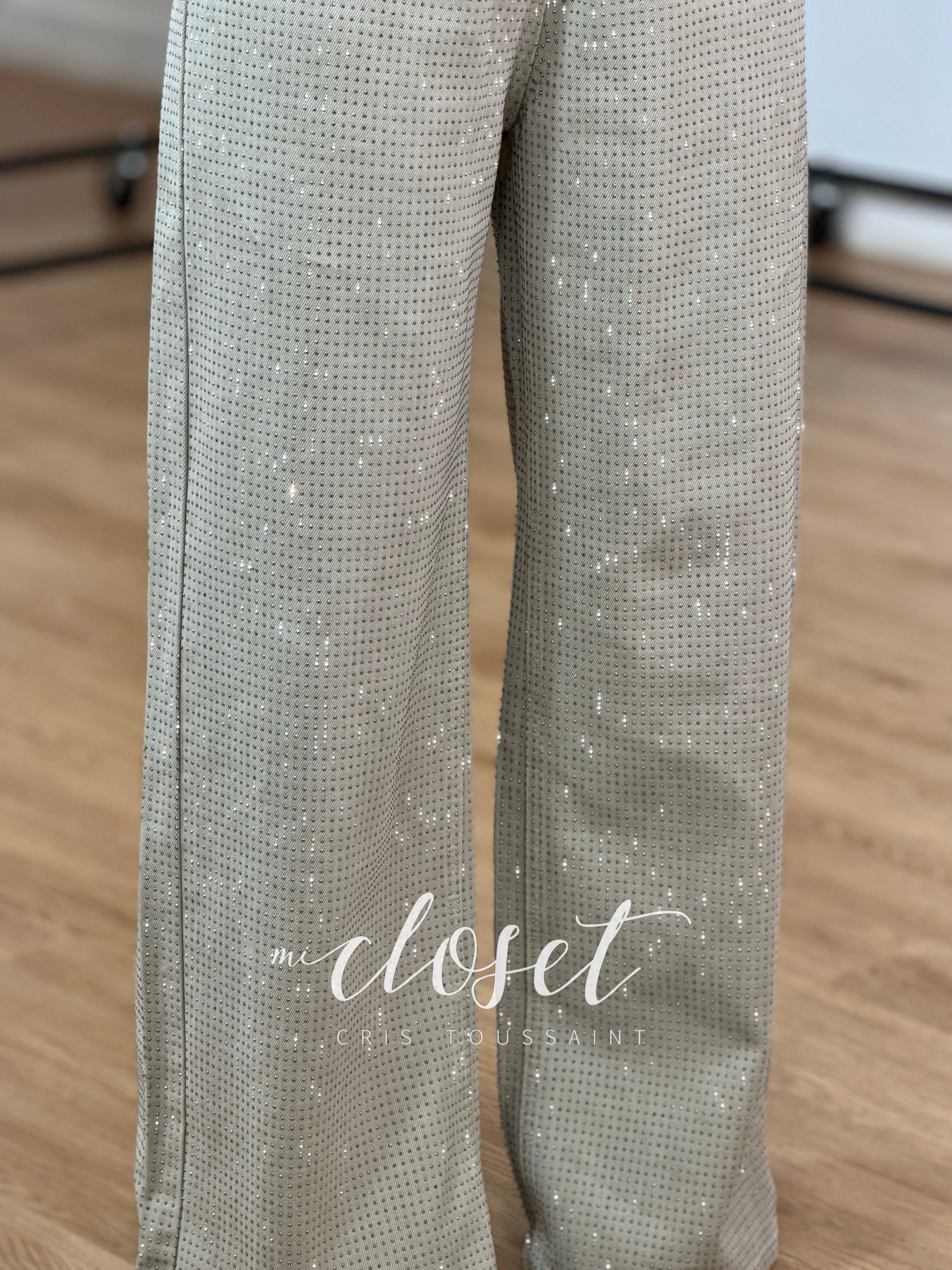 JEANS CORTE WIDE LEG CON CHISPAS DE BRILLOS EN TODAS PARTES