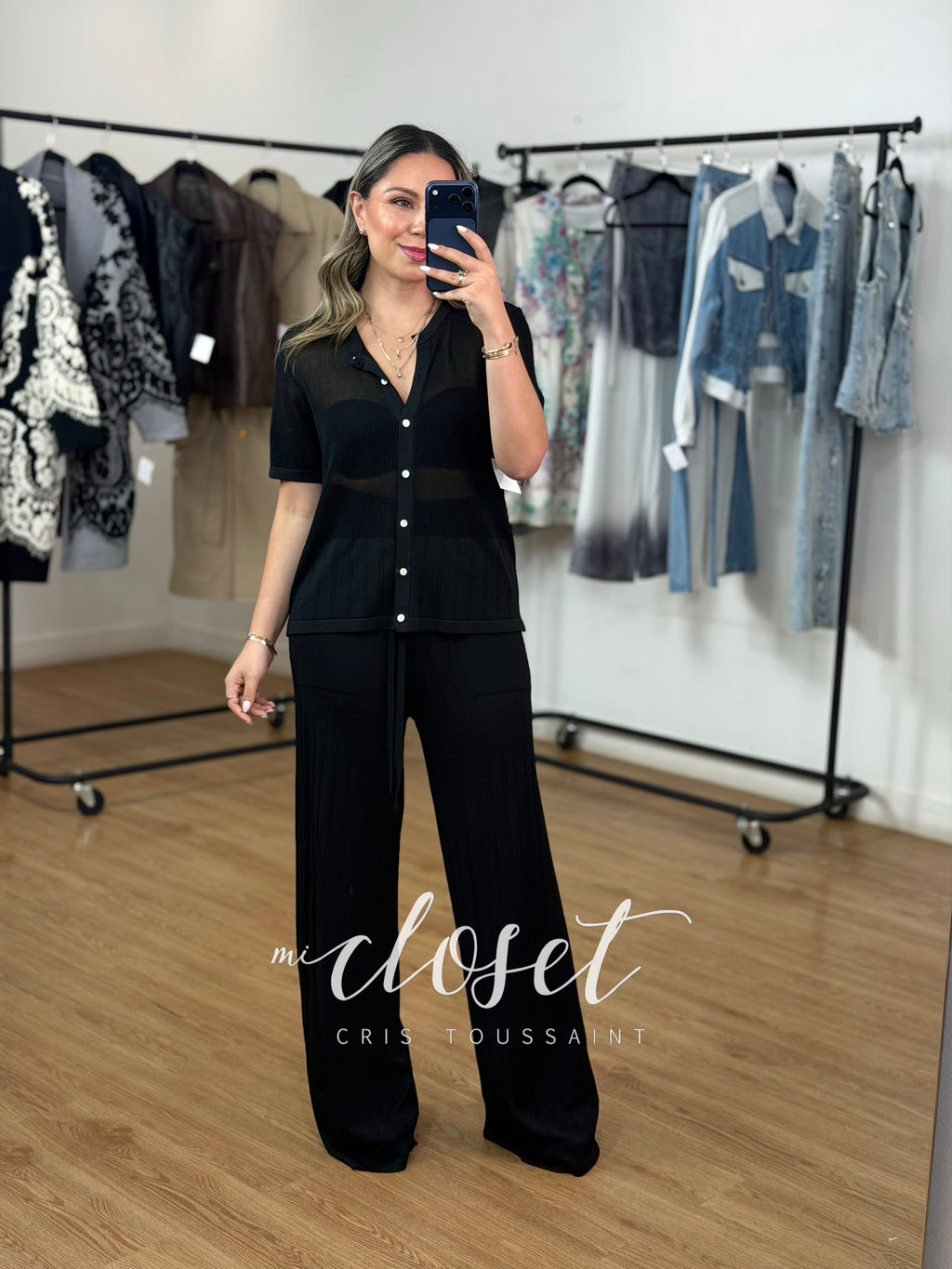CONJUNTO LIGERO DE PANTS Y TEESHIRT CON TRANSPARENCIAS Y DETALLES CALADOS
