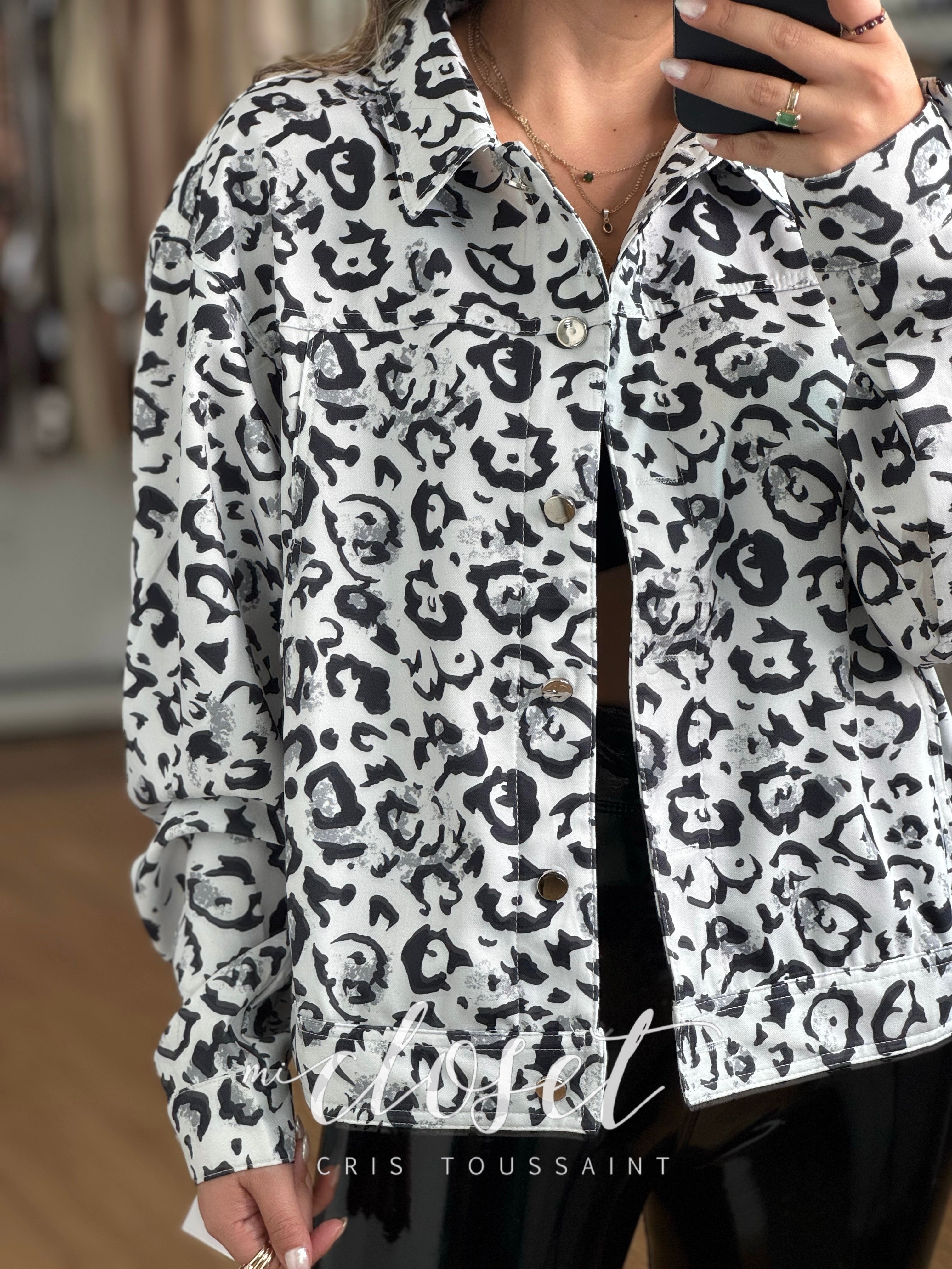 CHAMARRA CON ESTAMPADO ANIMAL PRINT