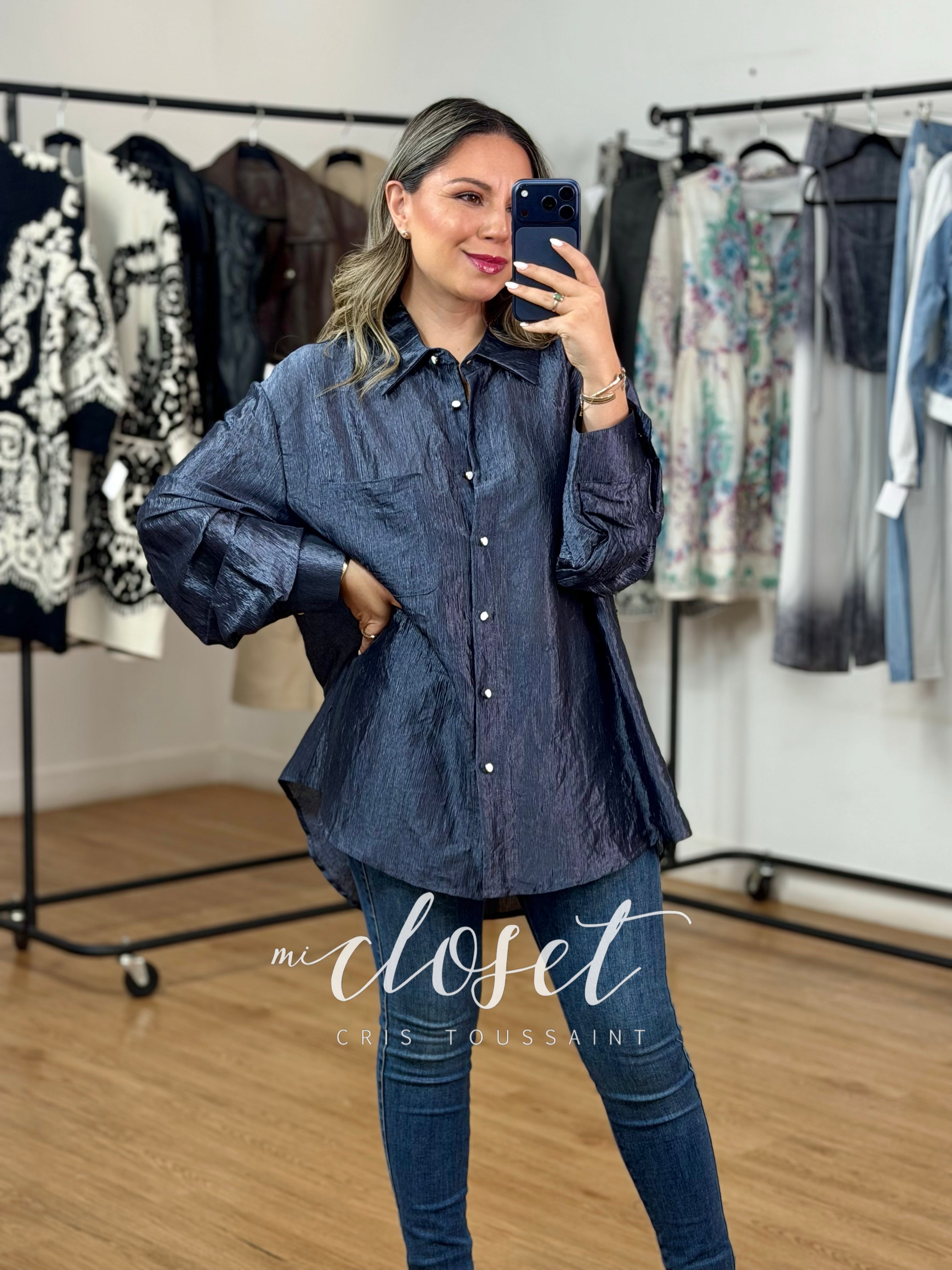 CAMISA OVERSIZED METALIZADA BRILLOSA, CON TEXURA CORRUGADA