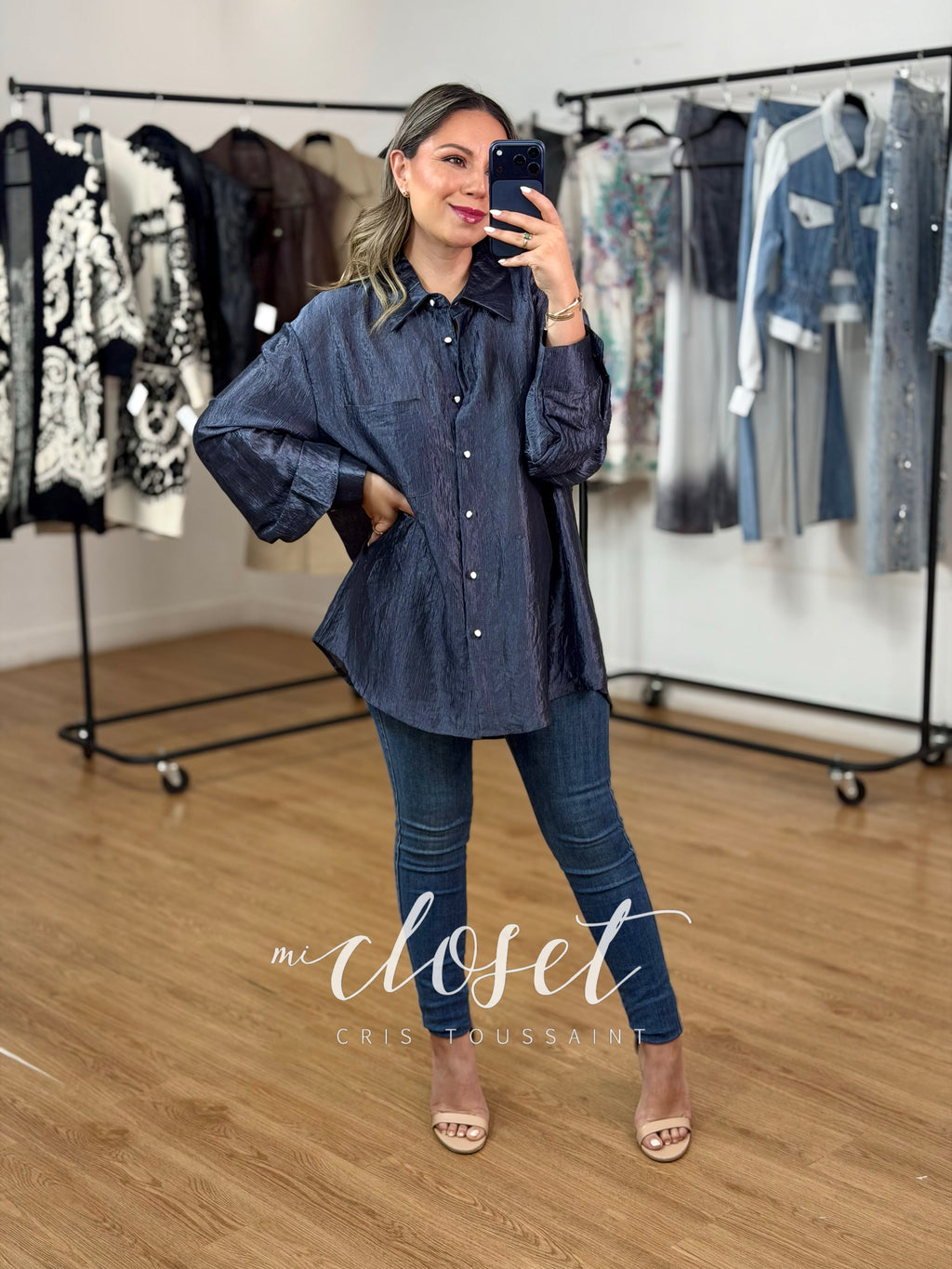 CAMISA OVERSIZED METALIZADA BRILLOSA, CON TEXURA CORRUGADA