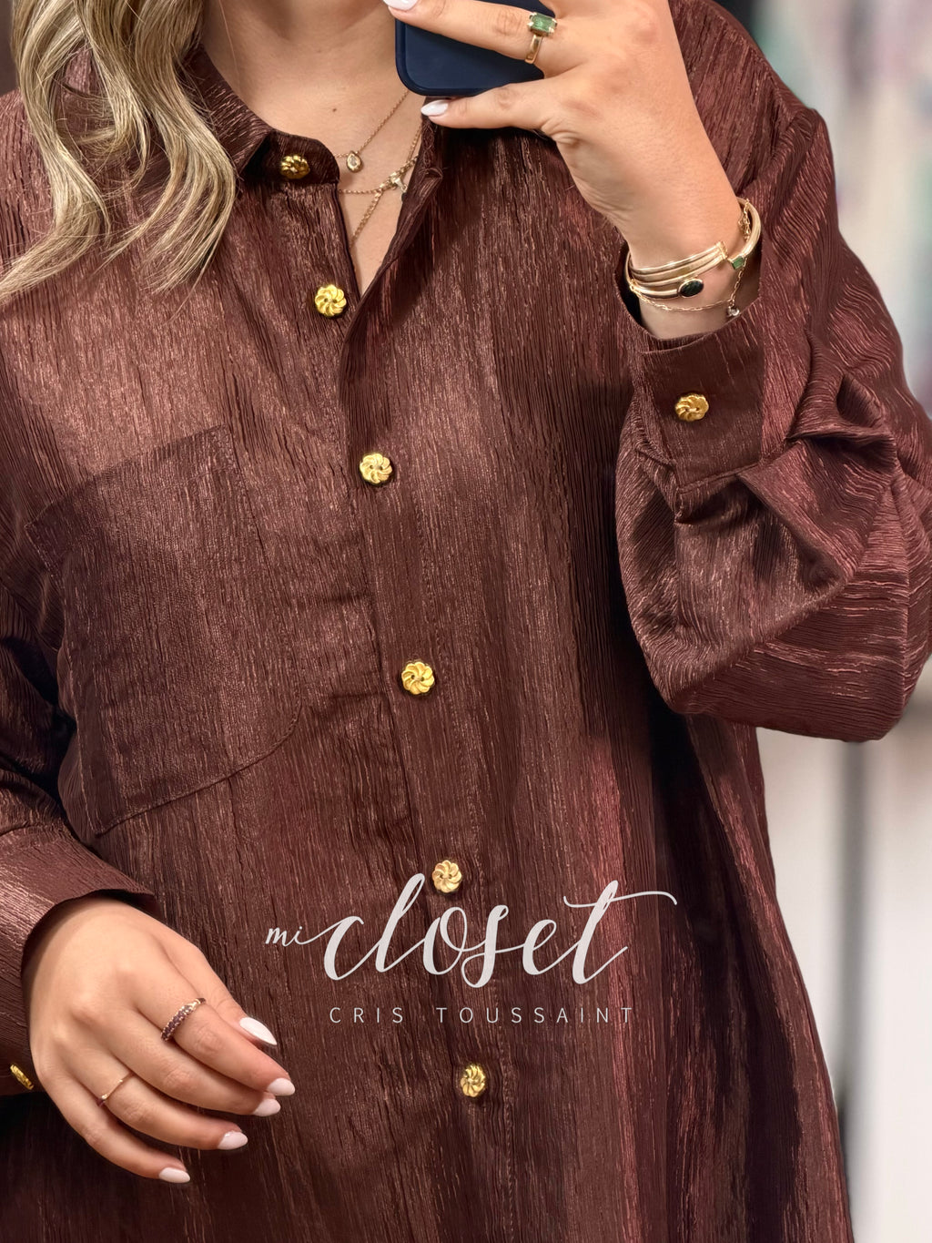 CAMISA OVERSIZED METALIZADA BRILLOSA, CON TEXTURA CORRUGADA