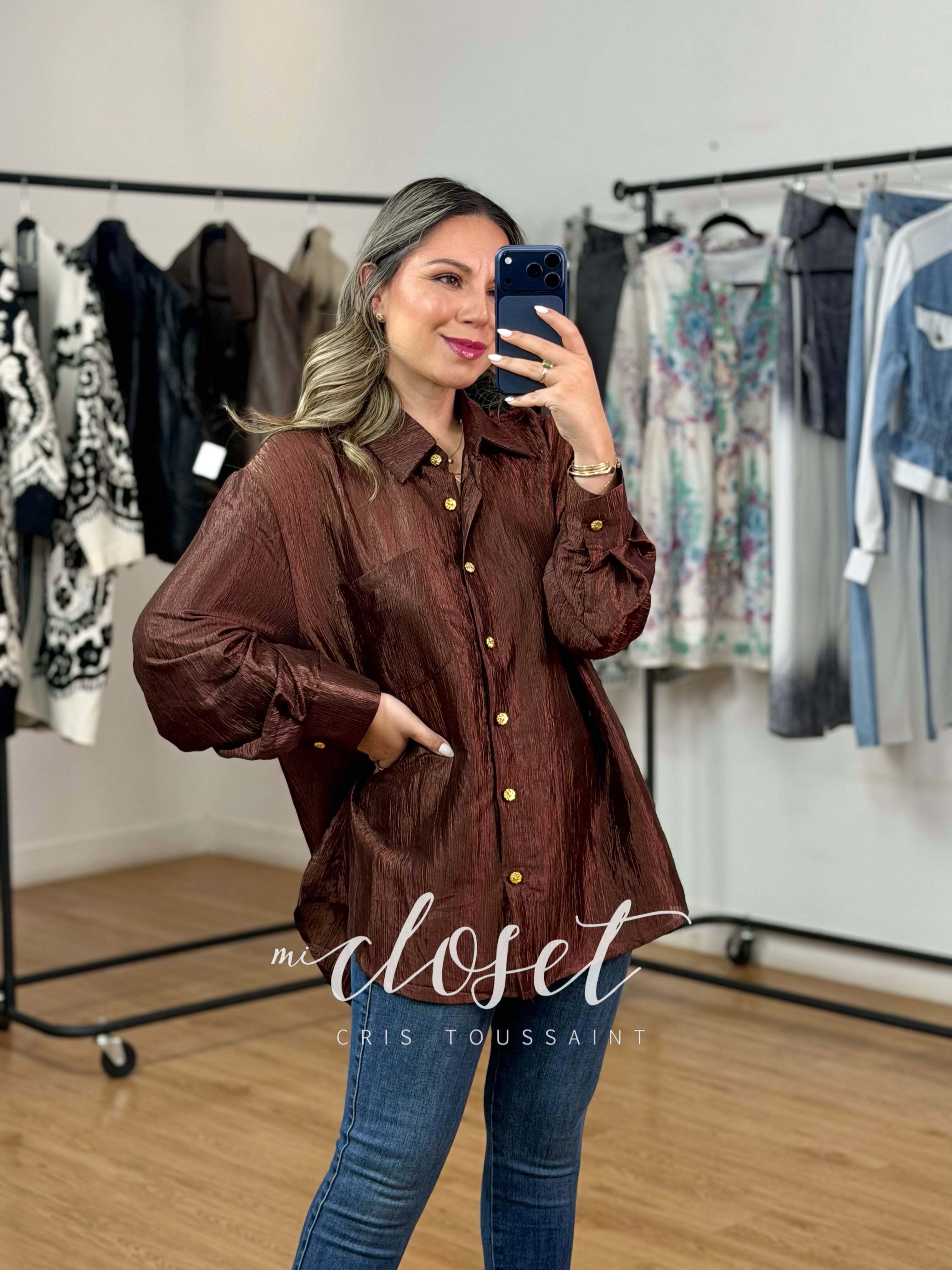 CAMISA OVERSIZED METALIZADA BRILLOSA, CON TEXTURA CORRUGADA