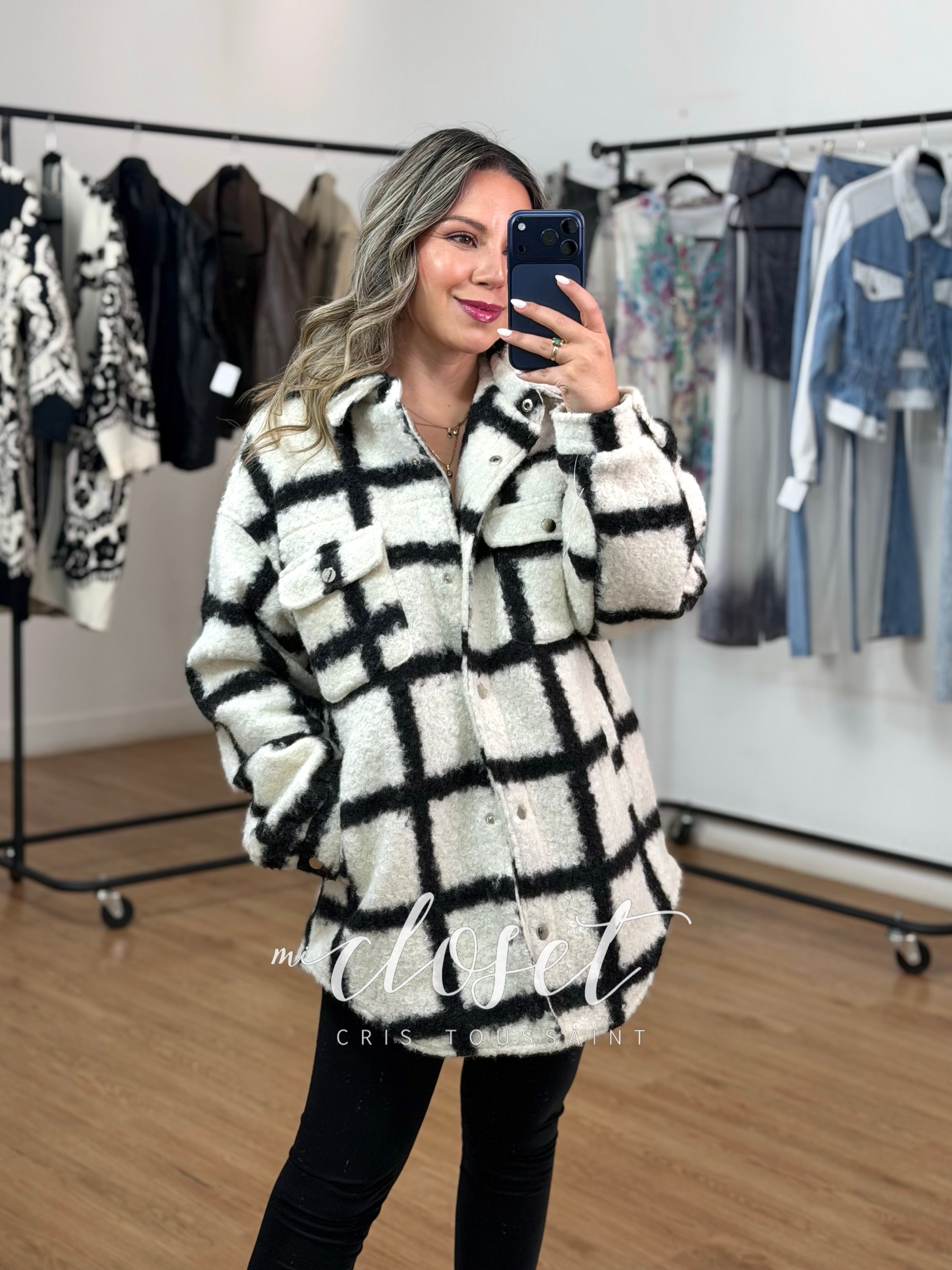 CHAMARRA OVERSIZED CON FORRO, SÚPER CALIENTITA, CON TEXTURA DE BORREGO POR FUERA