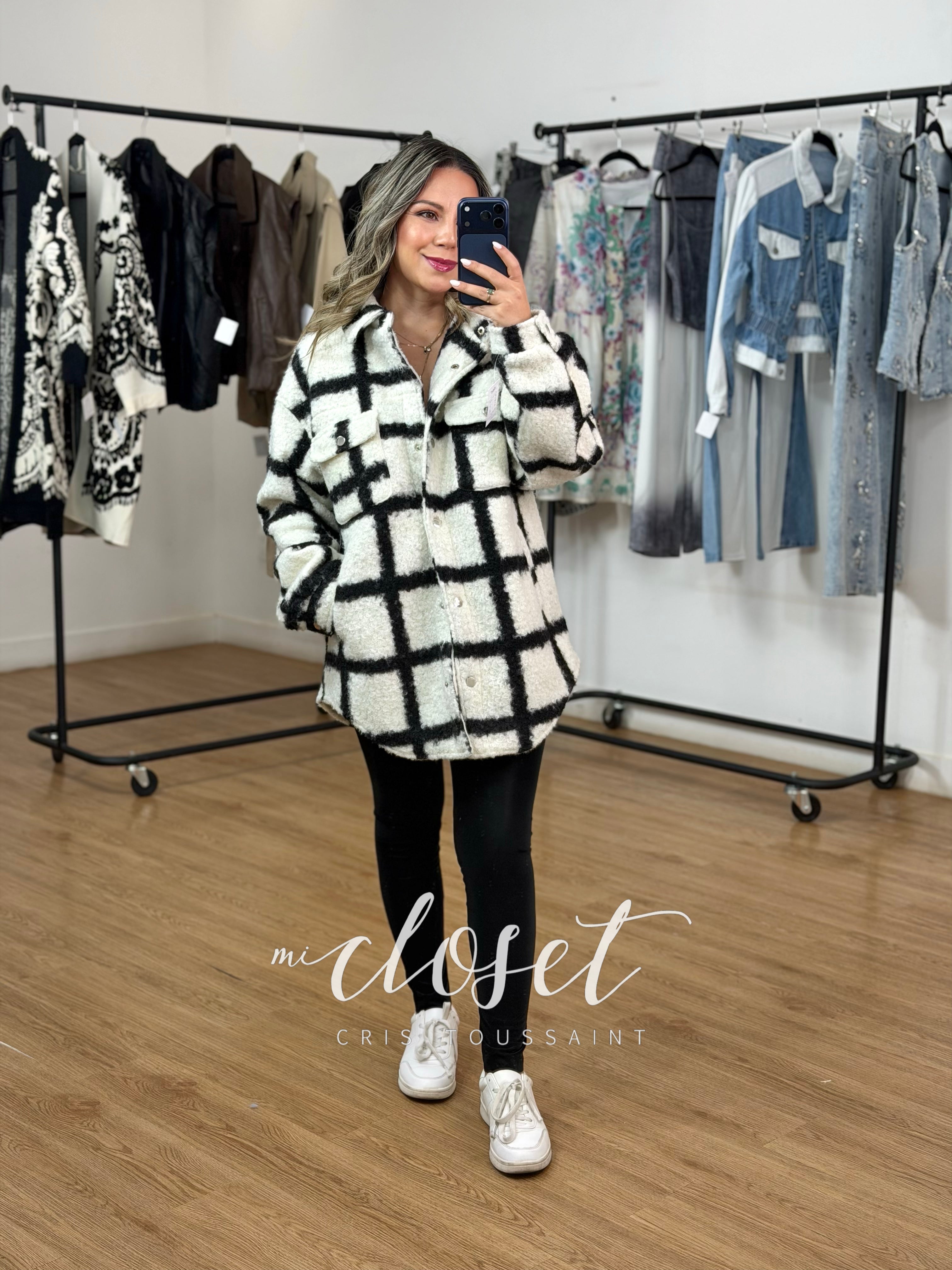 CHAMARRA OVERSIZED CON FORRO, SÚPER CALIENTITA, CON TEXTURA DE BORREGO POR FUERA