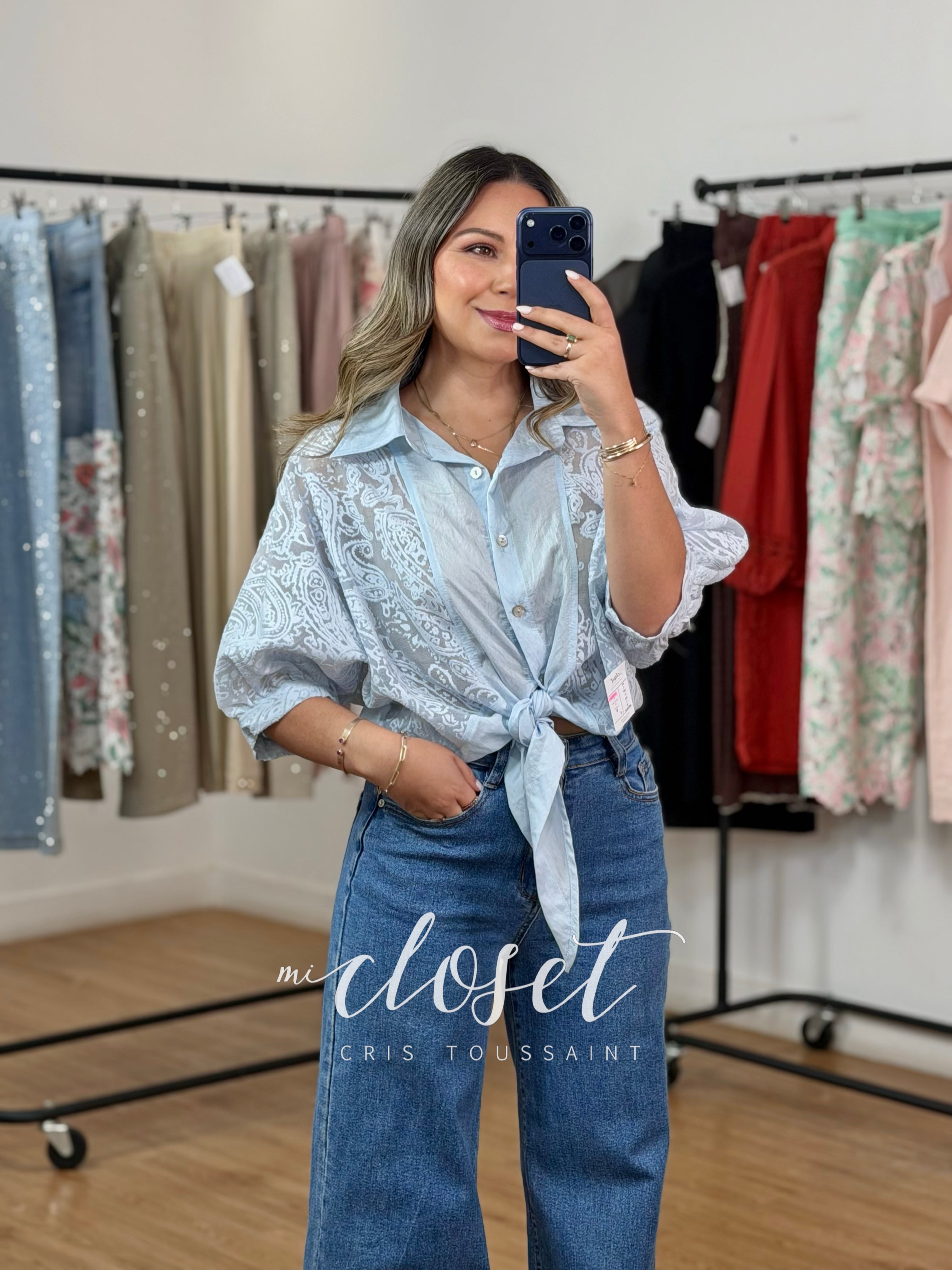 CAMISA CORTA LIGERA MANGA MURCIÉLAGO SEMI TRANSPARENTE, CON CORDONES AJUSTABLES EN PARTE DE ABAJO