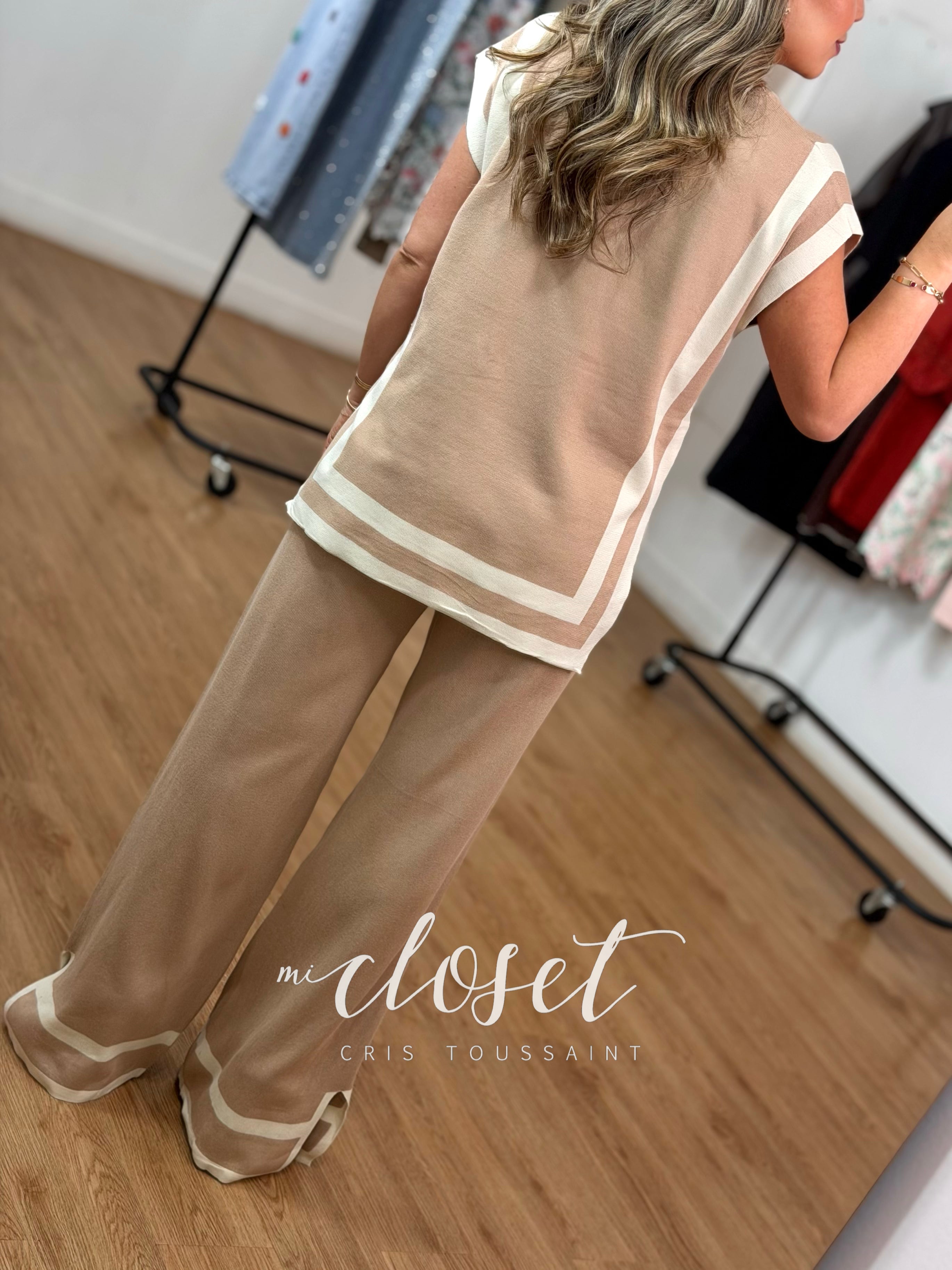 CONJUNTO DE PANTS (DE PUNTO) BICOLOR CON CHALECO, ABERTURA EN COSTADOS