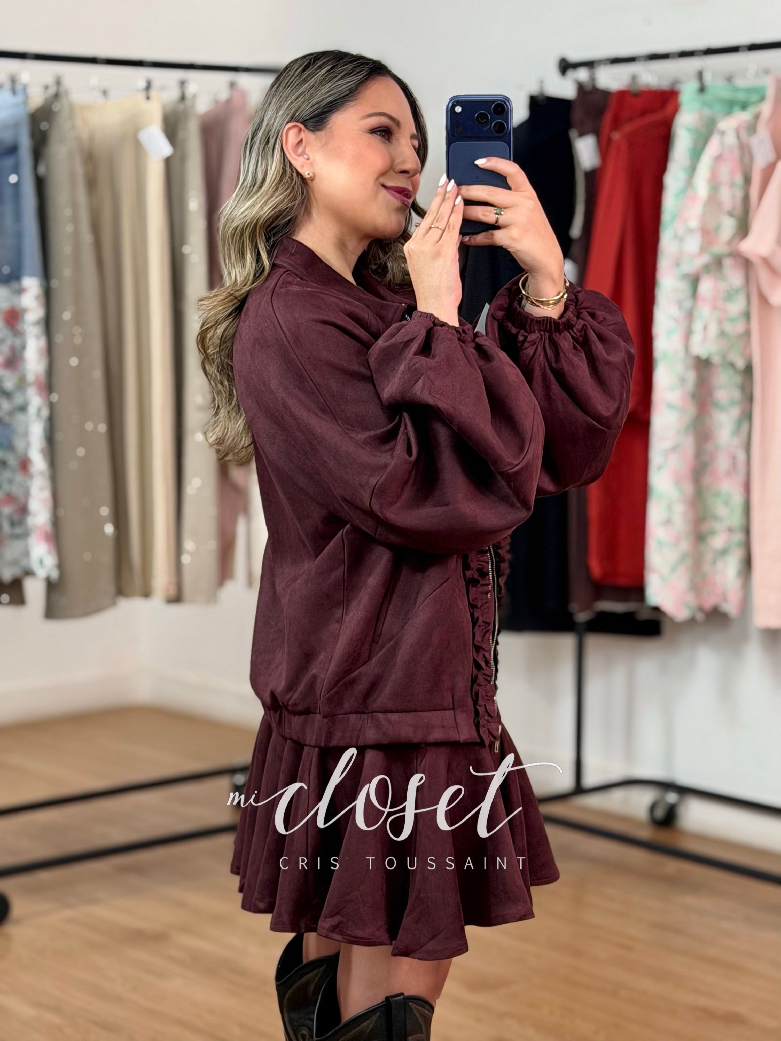 CONJUNTO DE GAMUZA CON FALDA Y CHAMARRA OVERSIZED MANGA OBISPO