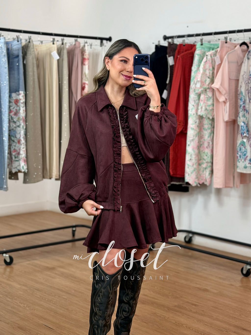 CONJUNTO DE GAMUZA CON FALDA Y CHAMARRA OVERSIZED MANGA OBISPO