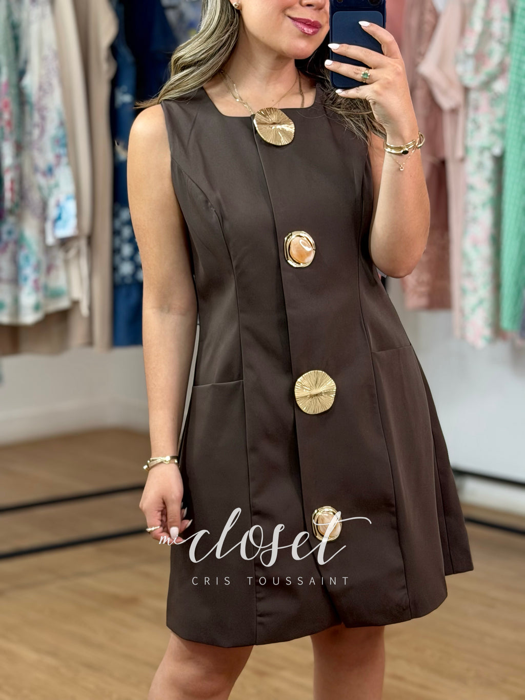 VESTIDO TIPO CHALECO CON BOTONES GIGANTES