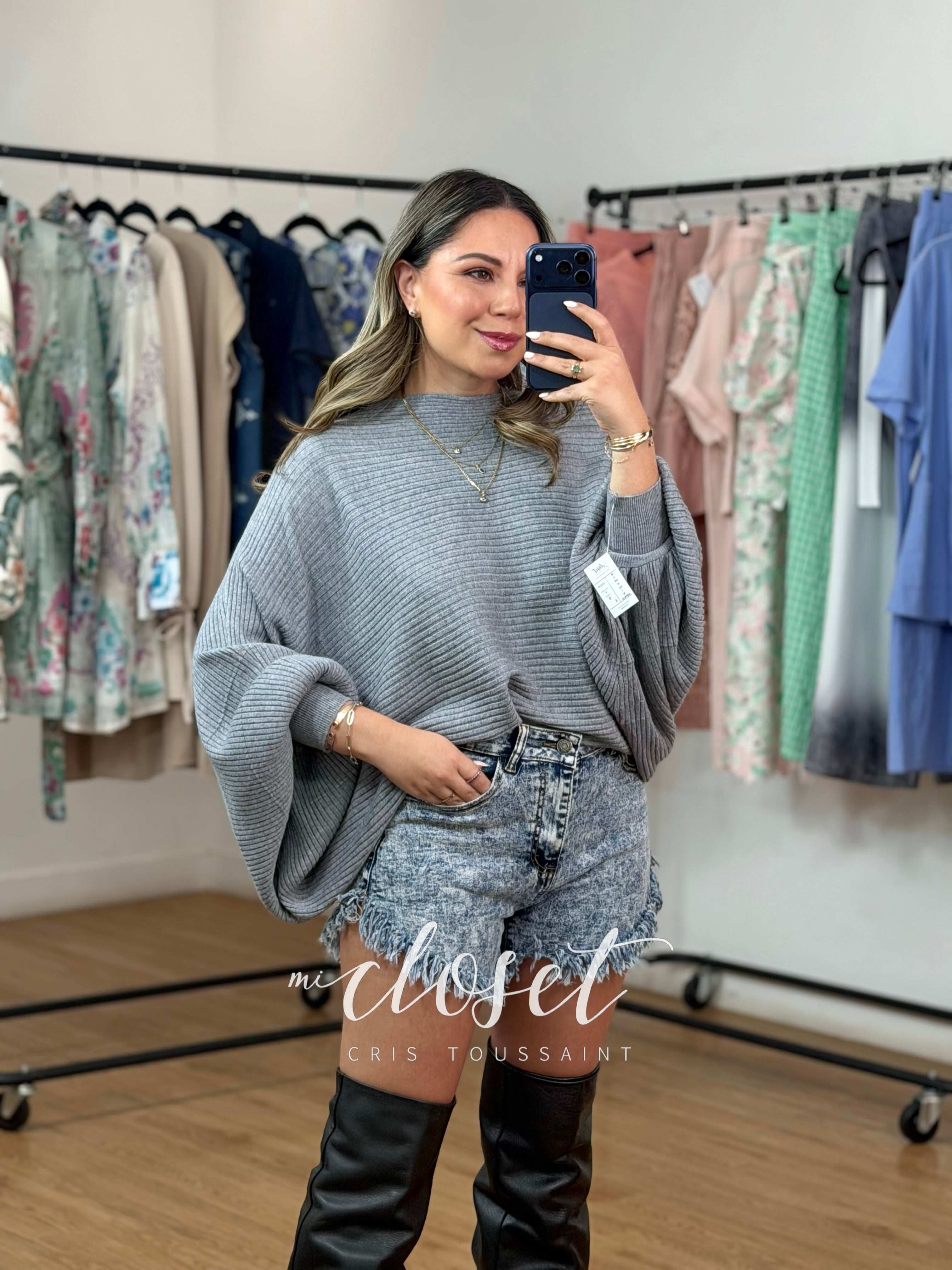 SWEATER MANGA MURCIÉLAGO CON TEXTURA DE LÍNEAS; SÚPER SUAVE