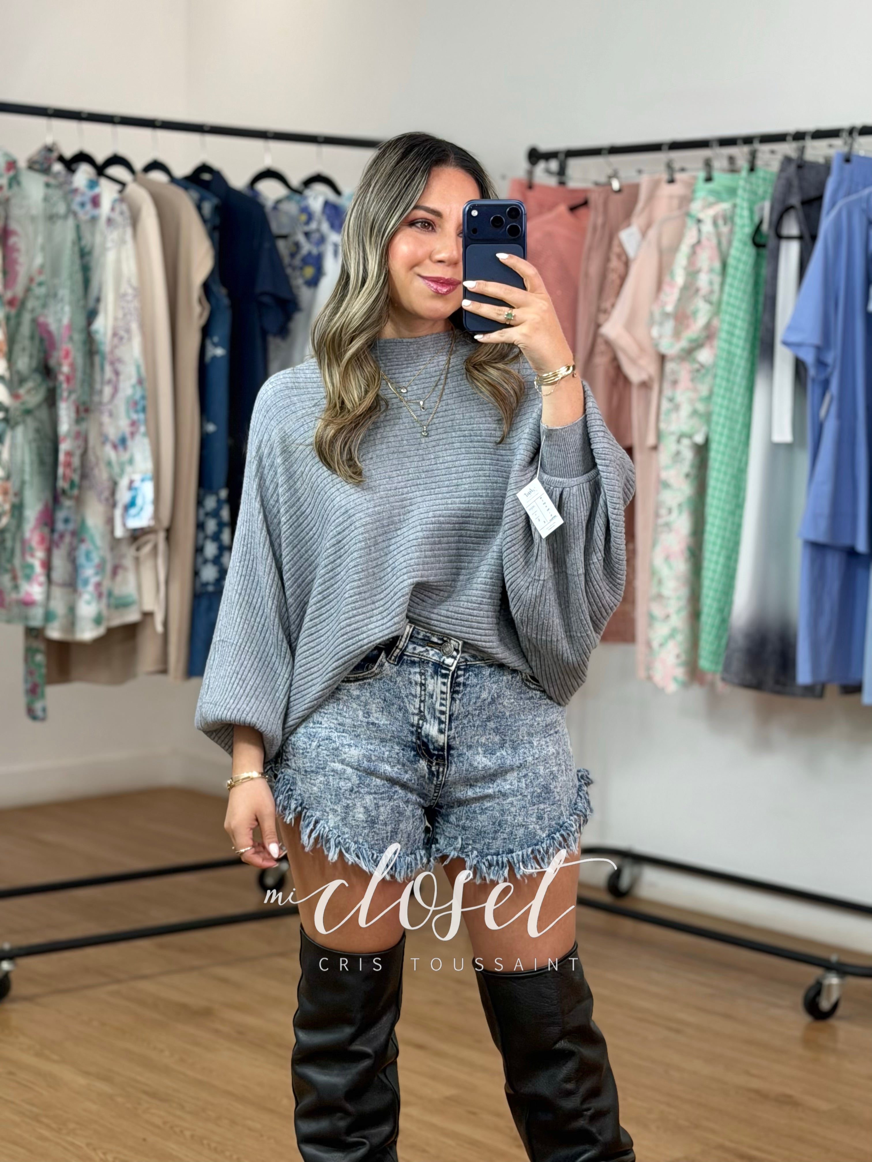 SWEATER MANGA MURCIÉLAGO CON TEXTURA DE LÍNEAS; SÚPER SUAVE
