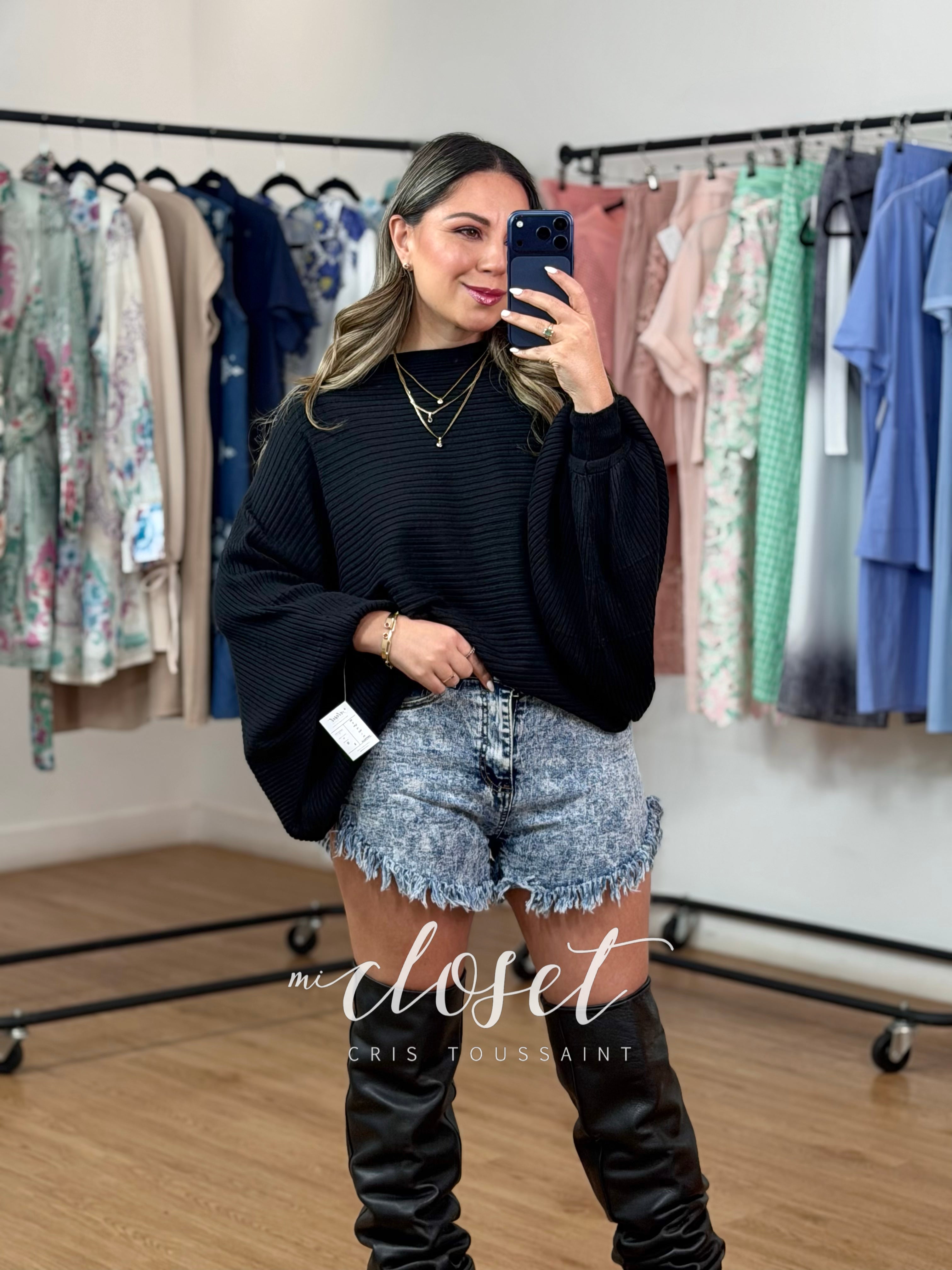 SWEATER MANGA MURCIÉLAGO CON TEXTURA DE LÍNEAS; SÚPER SUAVE
