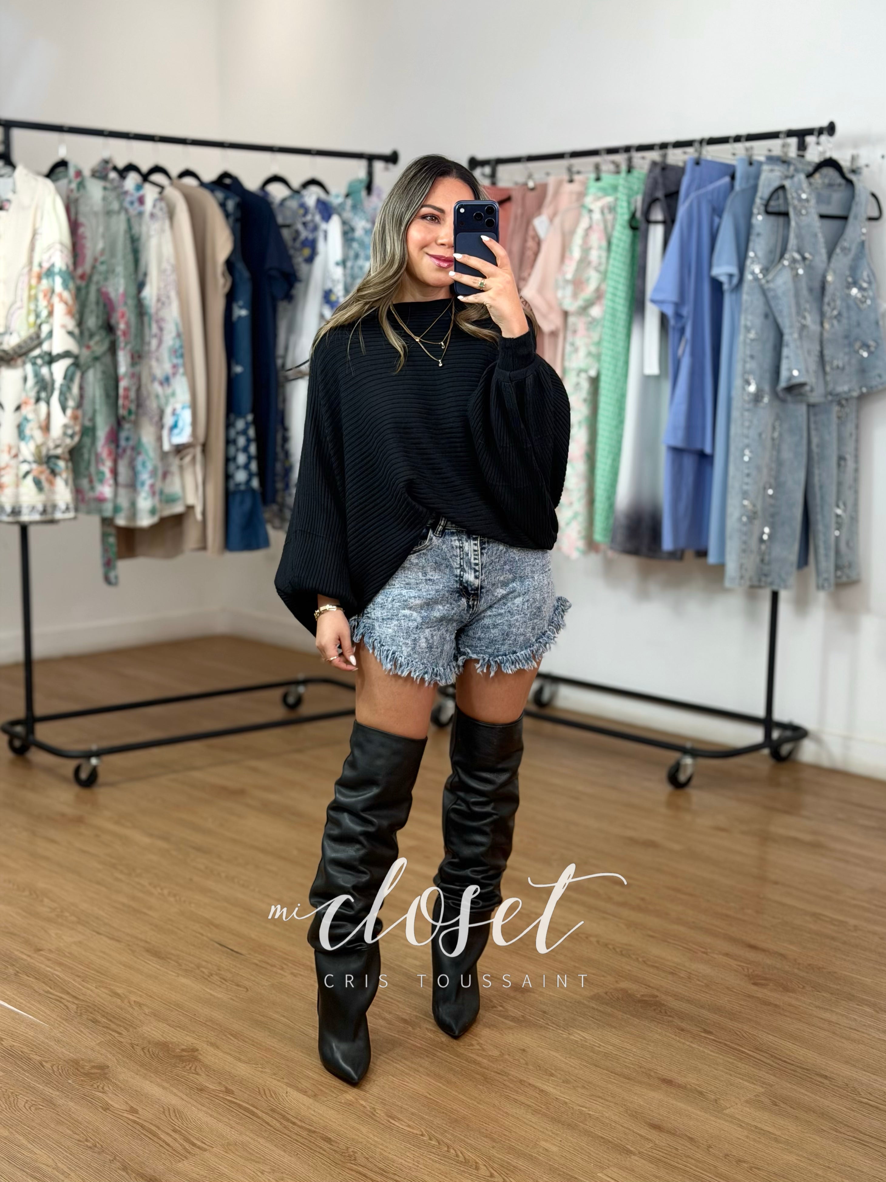 SWEATER MANGA MURCIÉLAGO CON TEXTURA DE LÍNEAS; SÚPER SUAVE