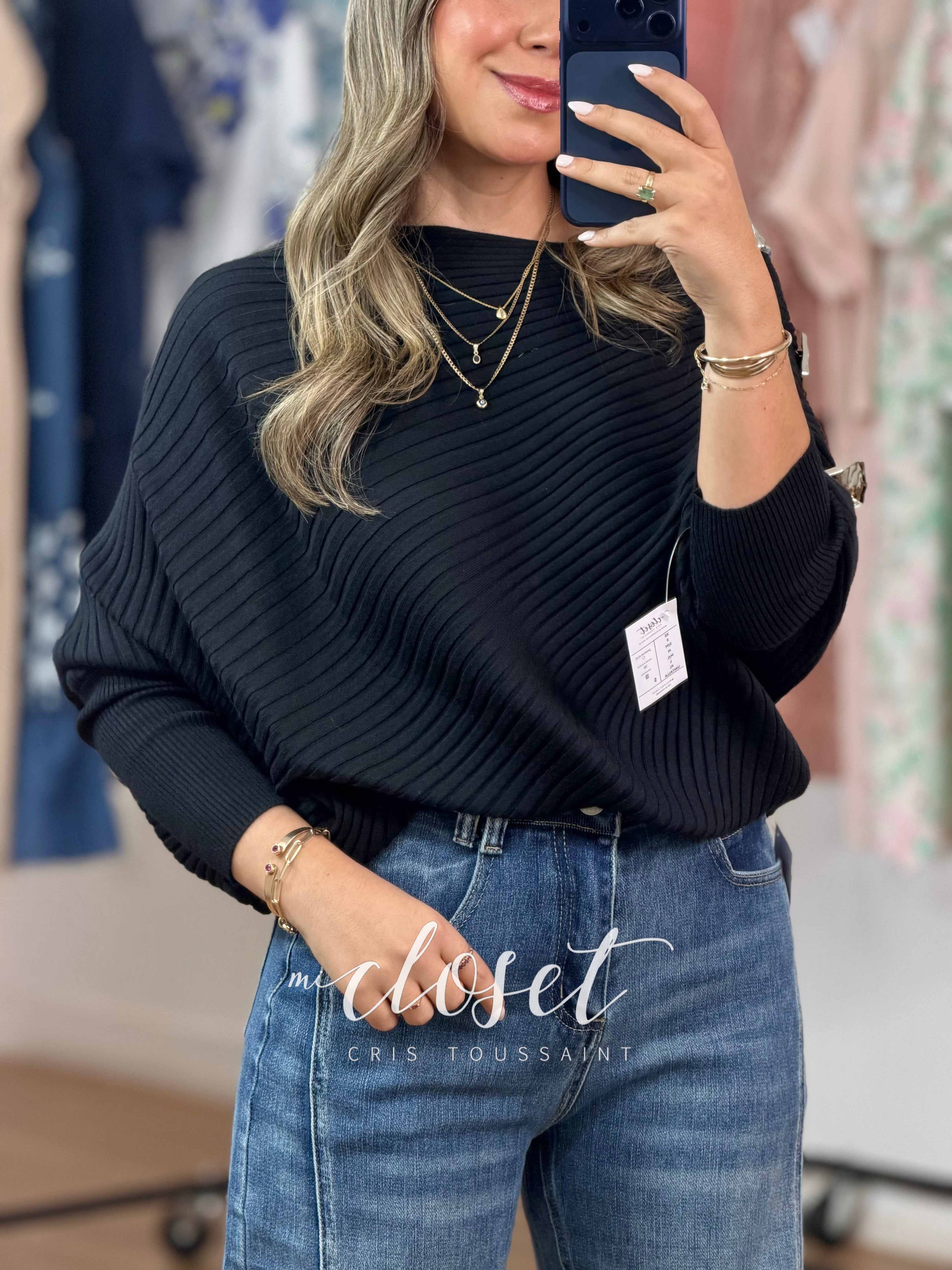 SWEATER AMPLIO CON TEXTURA DE LÍNEAS Y PRENDEDORES EN HOMBRO (DESMONTABLES); MANGA MURCIÉLAGO, SÚPER SUAVE