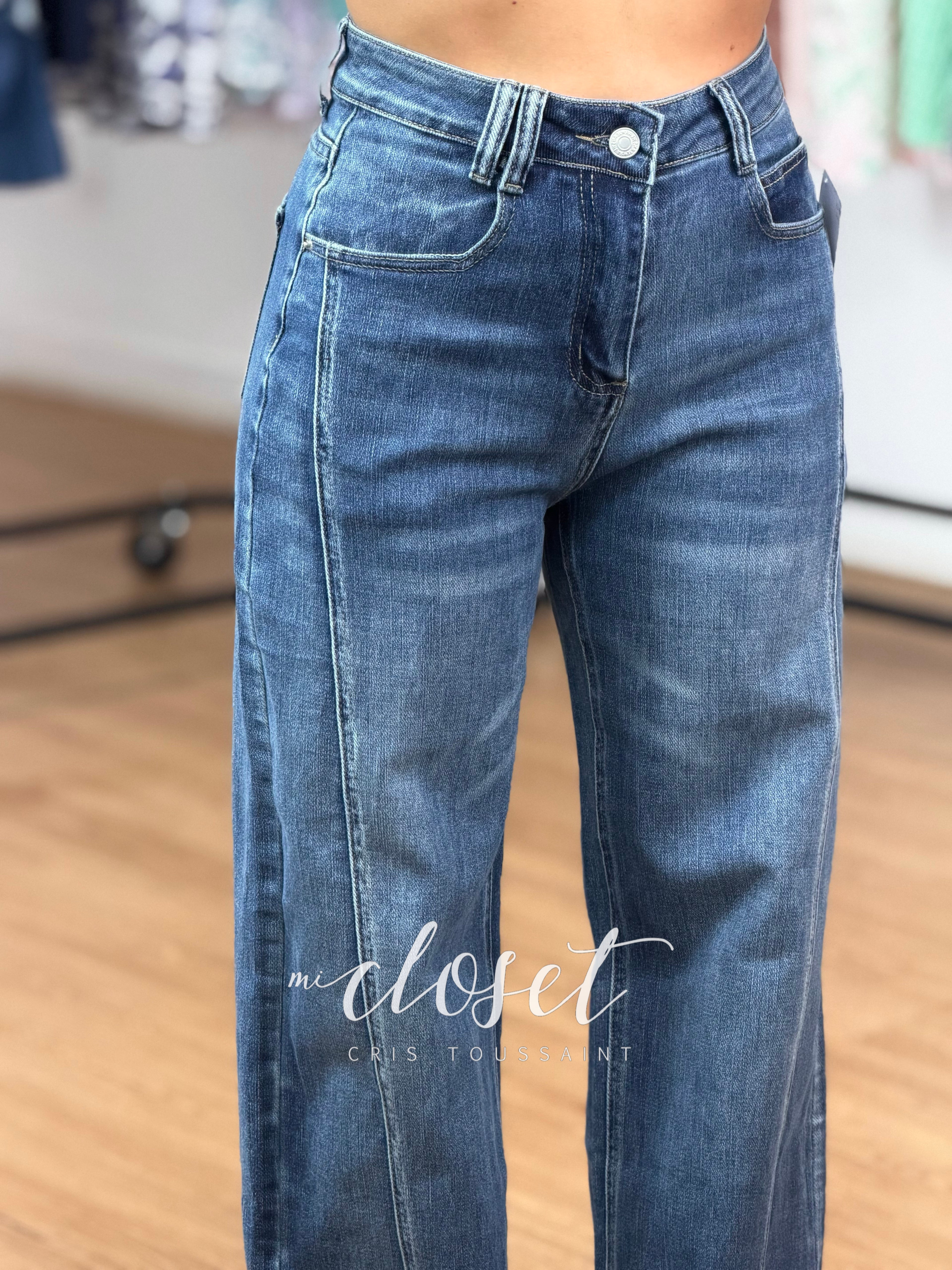 JEANS SÚPER STRETCH CORTE BARREL CON TEXTURA DE LÍNEAS AL FRENTE