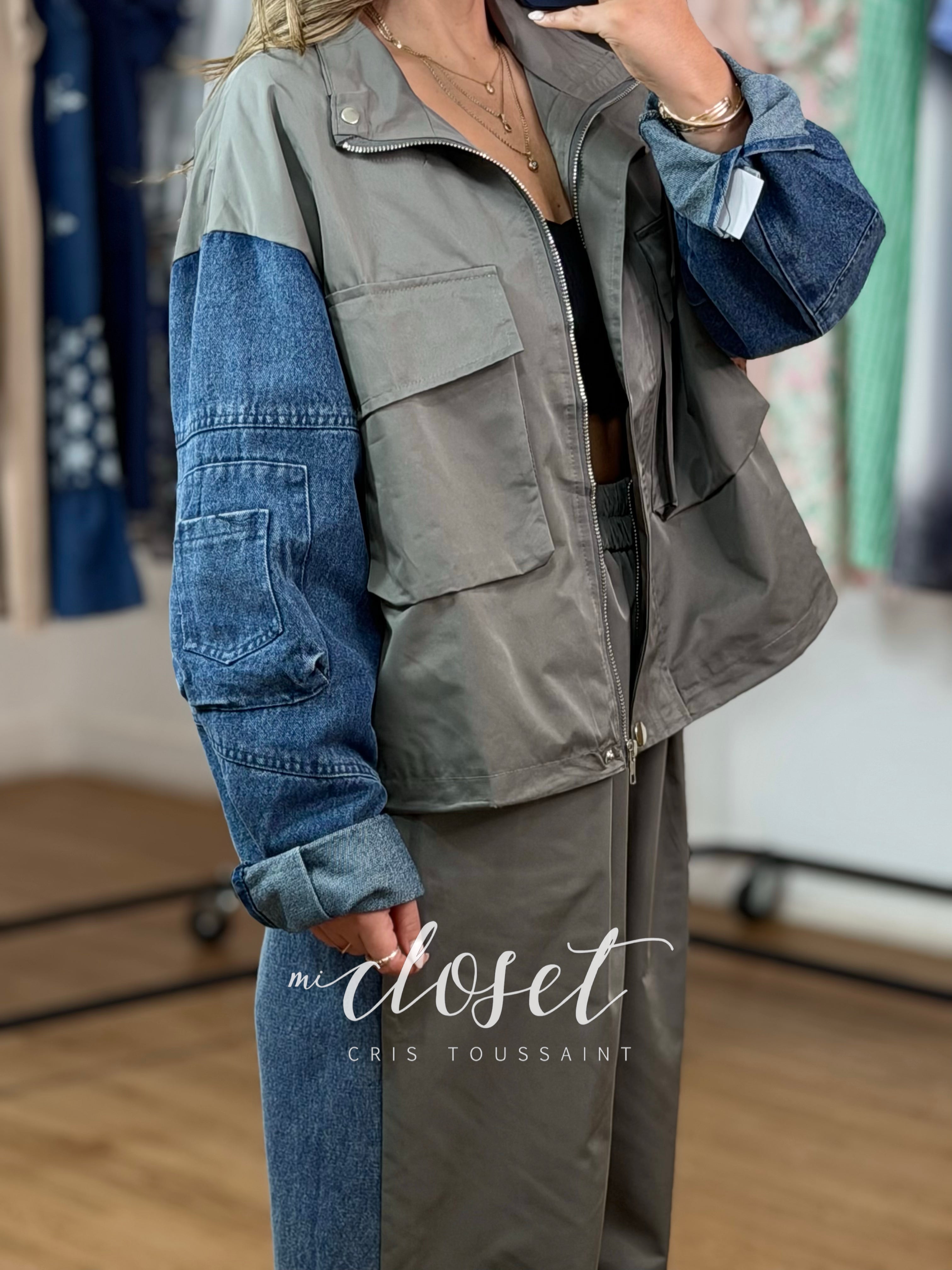 CONJUNTO DOBLE TEXTURA, MEZCLILLA Y TELA TIPO GABARDINA, CON CINTA AJUSTABLE EN CINTURA