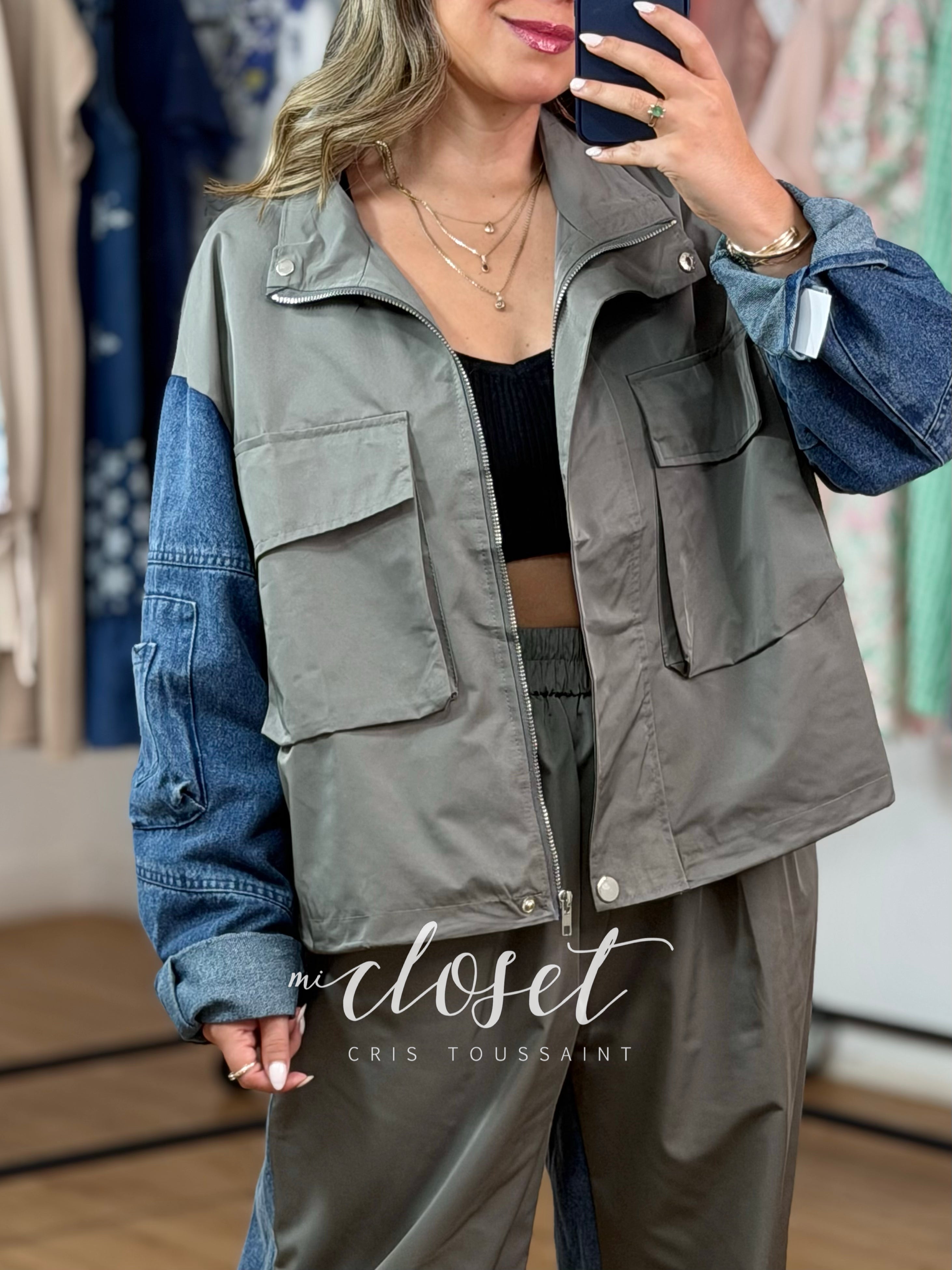 CONJUNTO DOBLE TEXTURA, MEZCLILLA Y TELA TIPO GABARDINA, CON CINTA AJUSTABLE EN CINTURA