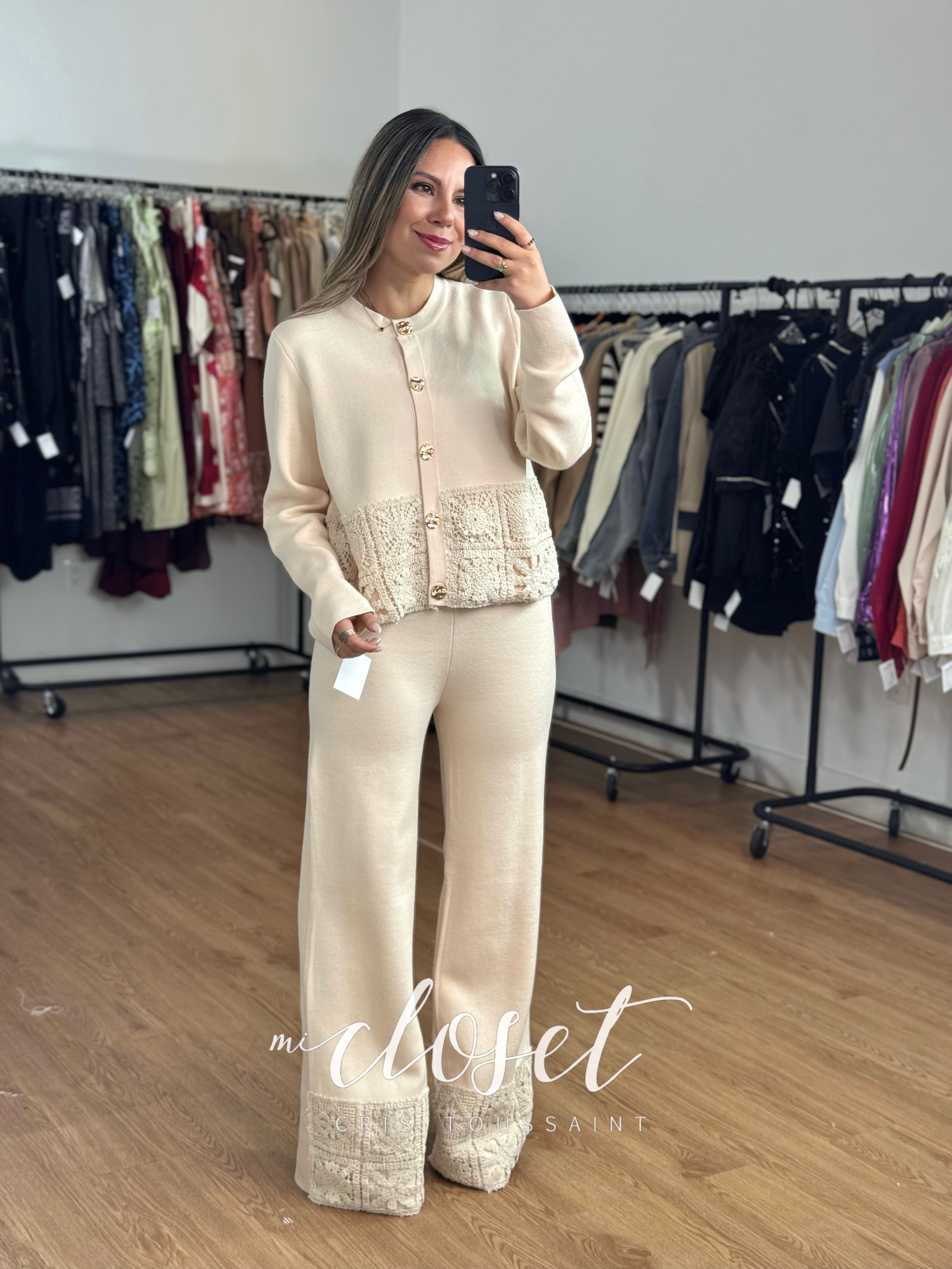 CONJUNTO DE PANTS CON BORDADO EN CINTURA Y TOBILLOS