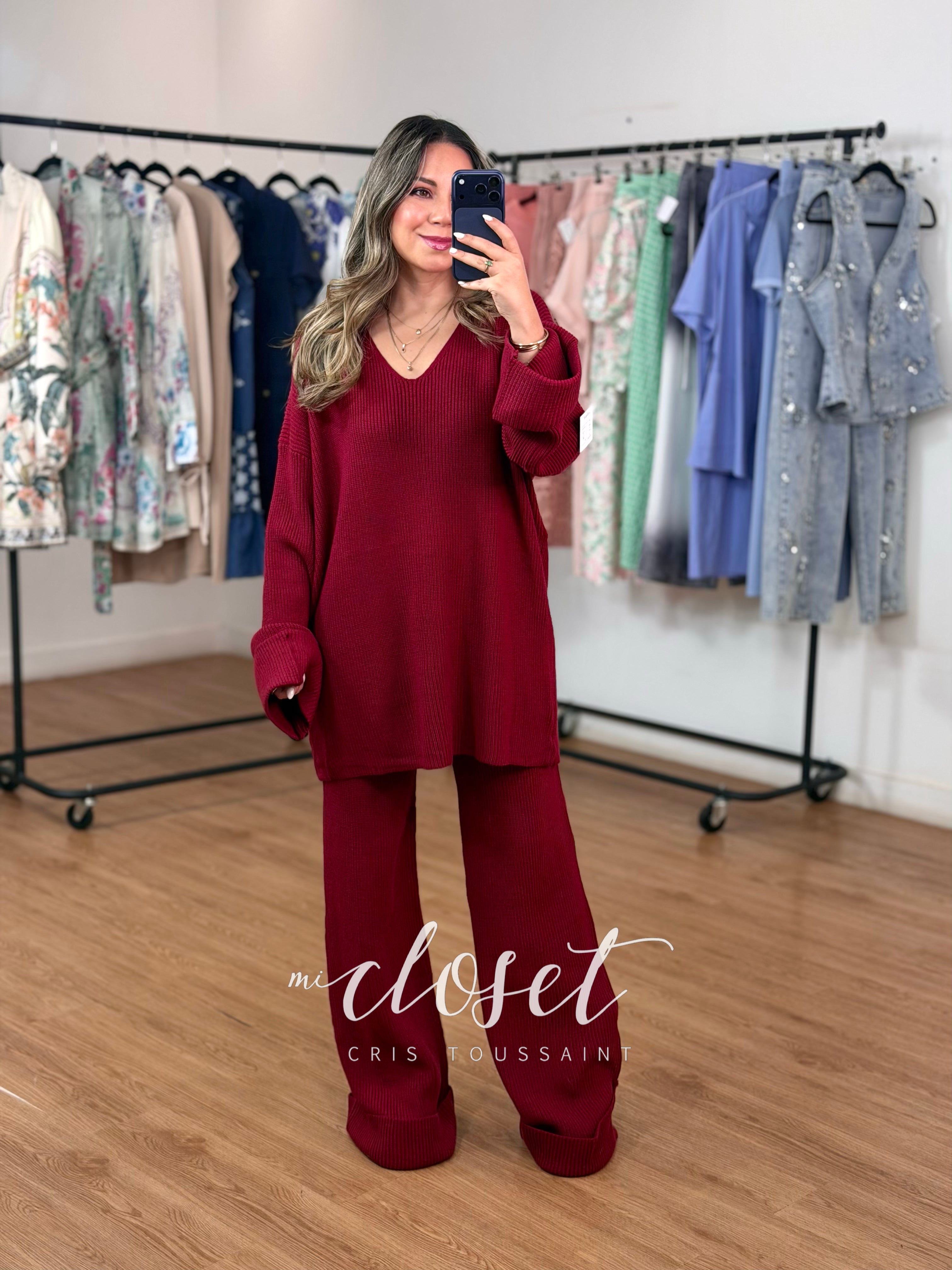 (MUY LARGO) CONJUNTO DE PUNTO AMPLIO, SWEATER EN CUELLO V, MANGAS Y TOBILLOS CON DOBLADILLO