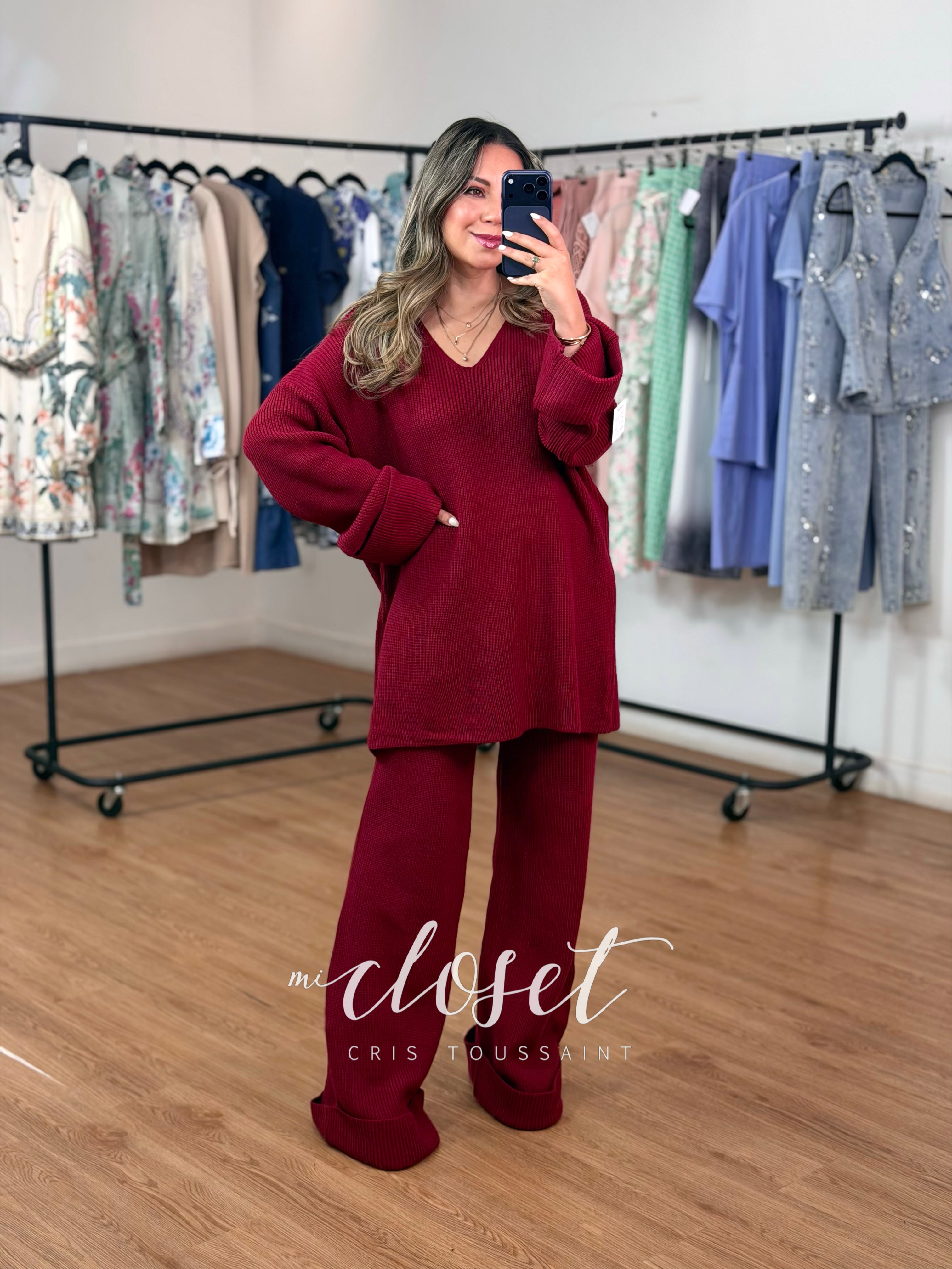 (MUY LARGO) CONJUNTO DE PUNTO AMPLIO, SWEATER EN CUELLO V, MANGAS Y TOBILLOS CON DOBLADILLO