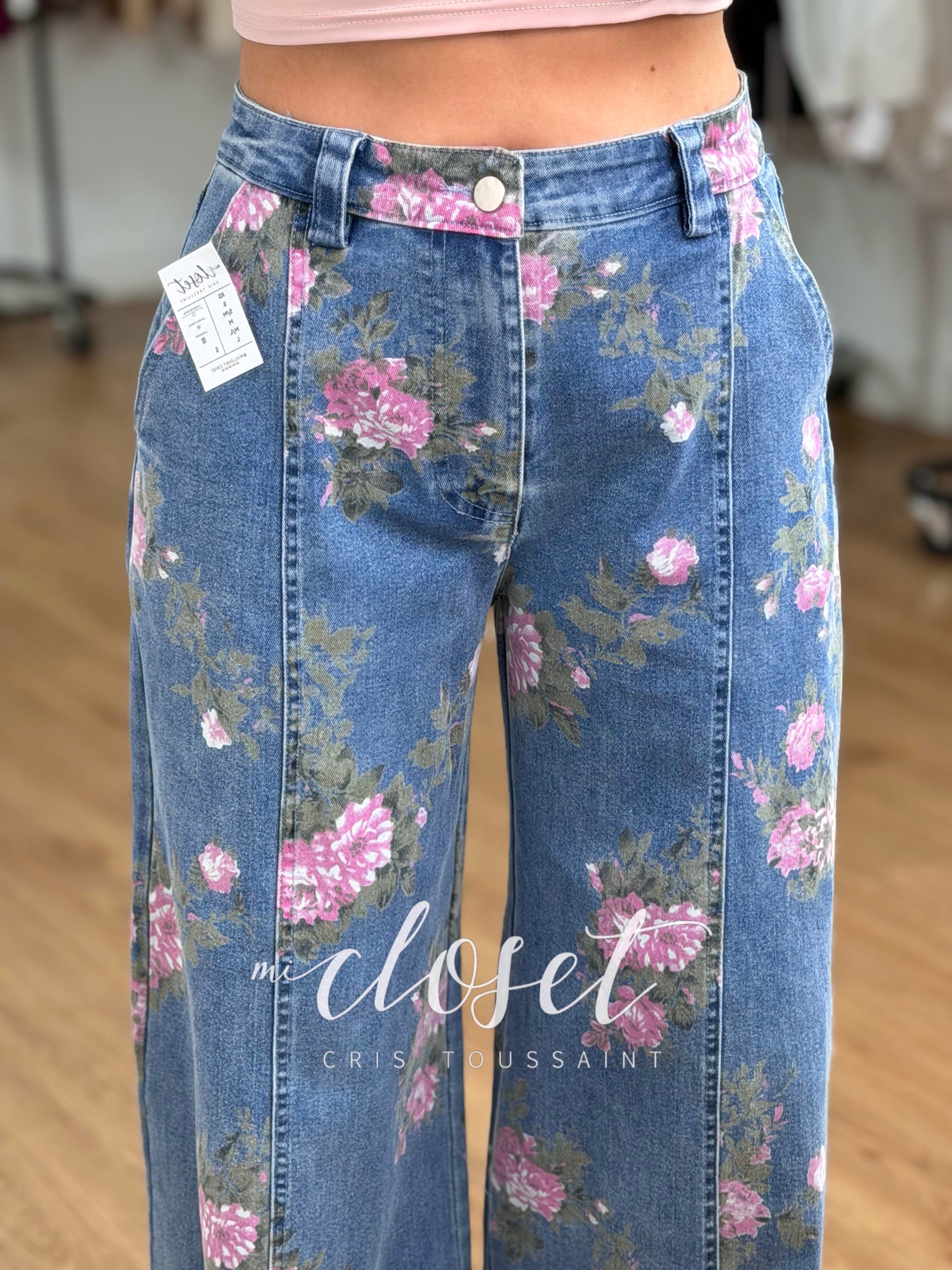 JEANS PATA DE ELEFANTE CON ESTAMPADO EN FLORES