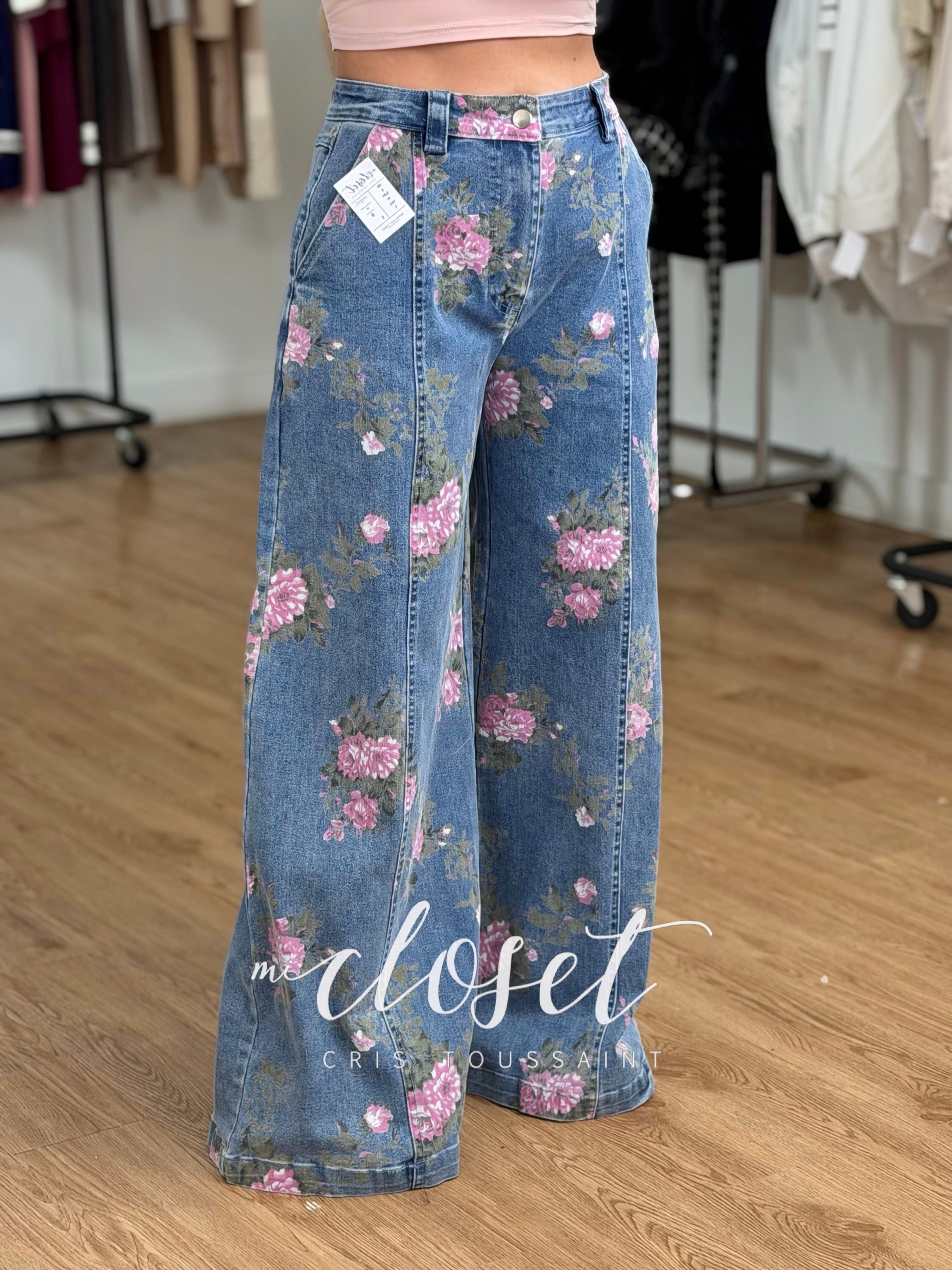 JEANS PATA DE ELEFANTE CON ESTAMPADO EN FLORES
