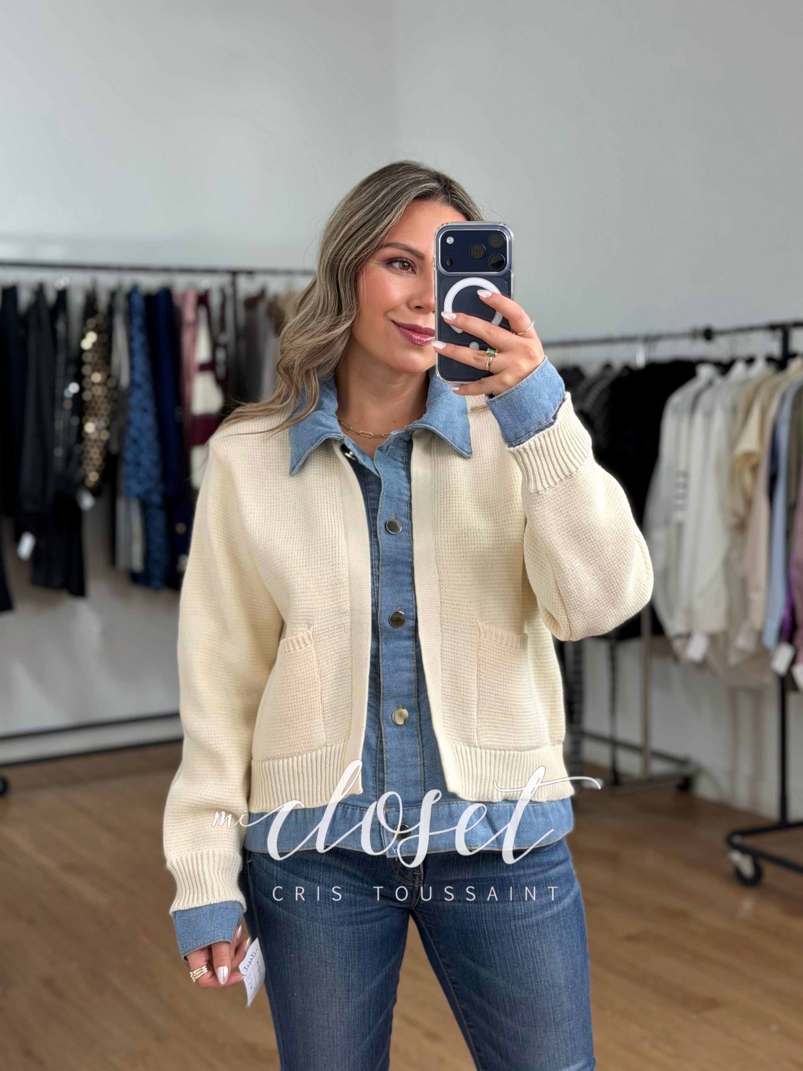 SWEATER SEMI GRUESO SÚPER SUAVE CON SOLAPA, PUÑOS Y CINTURA DE MEZCLILLA