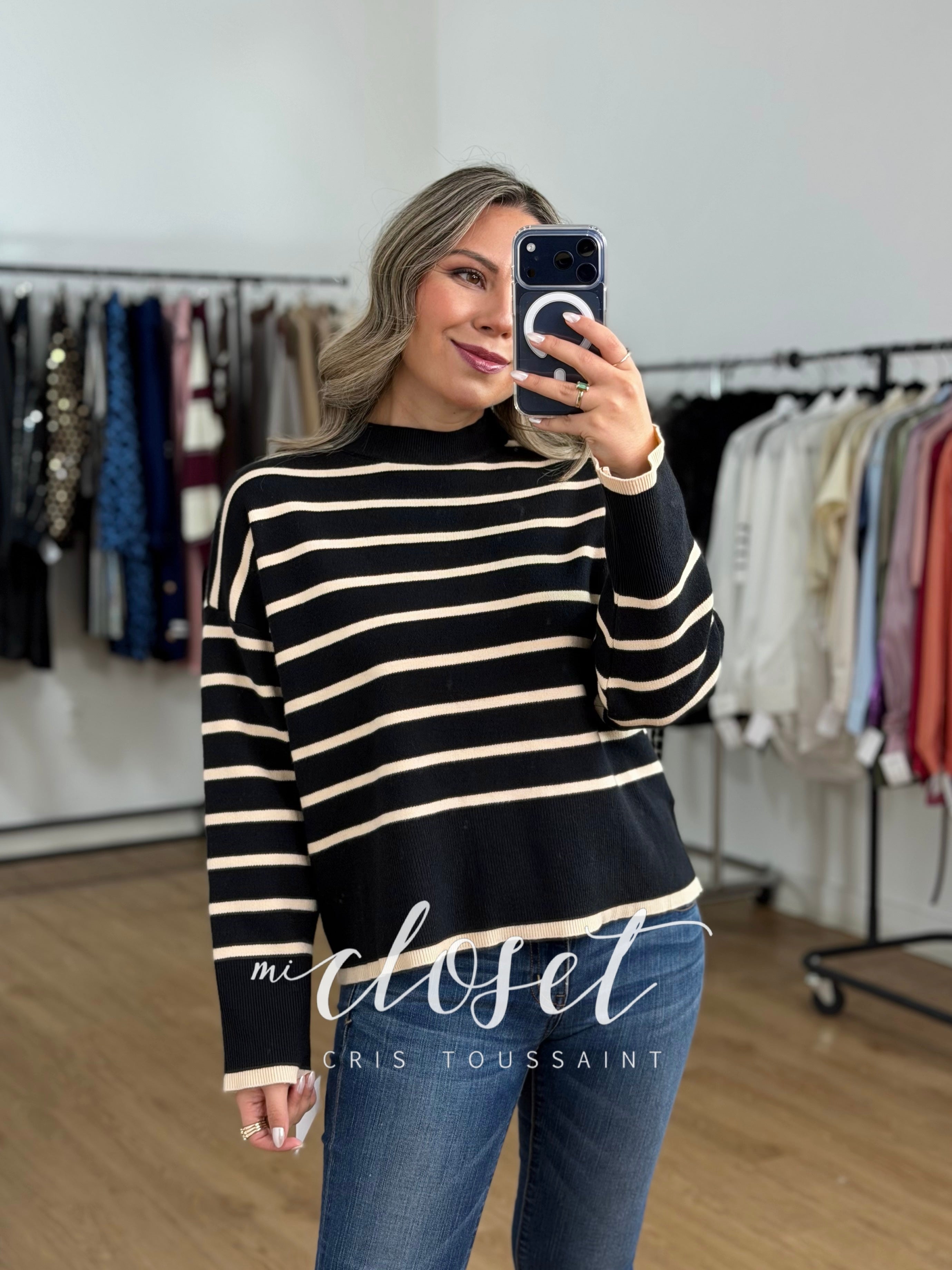 SWEATER CORTO SÚPER SUAVE NEGRO CON LÍNEAS BEIGE
