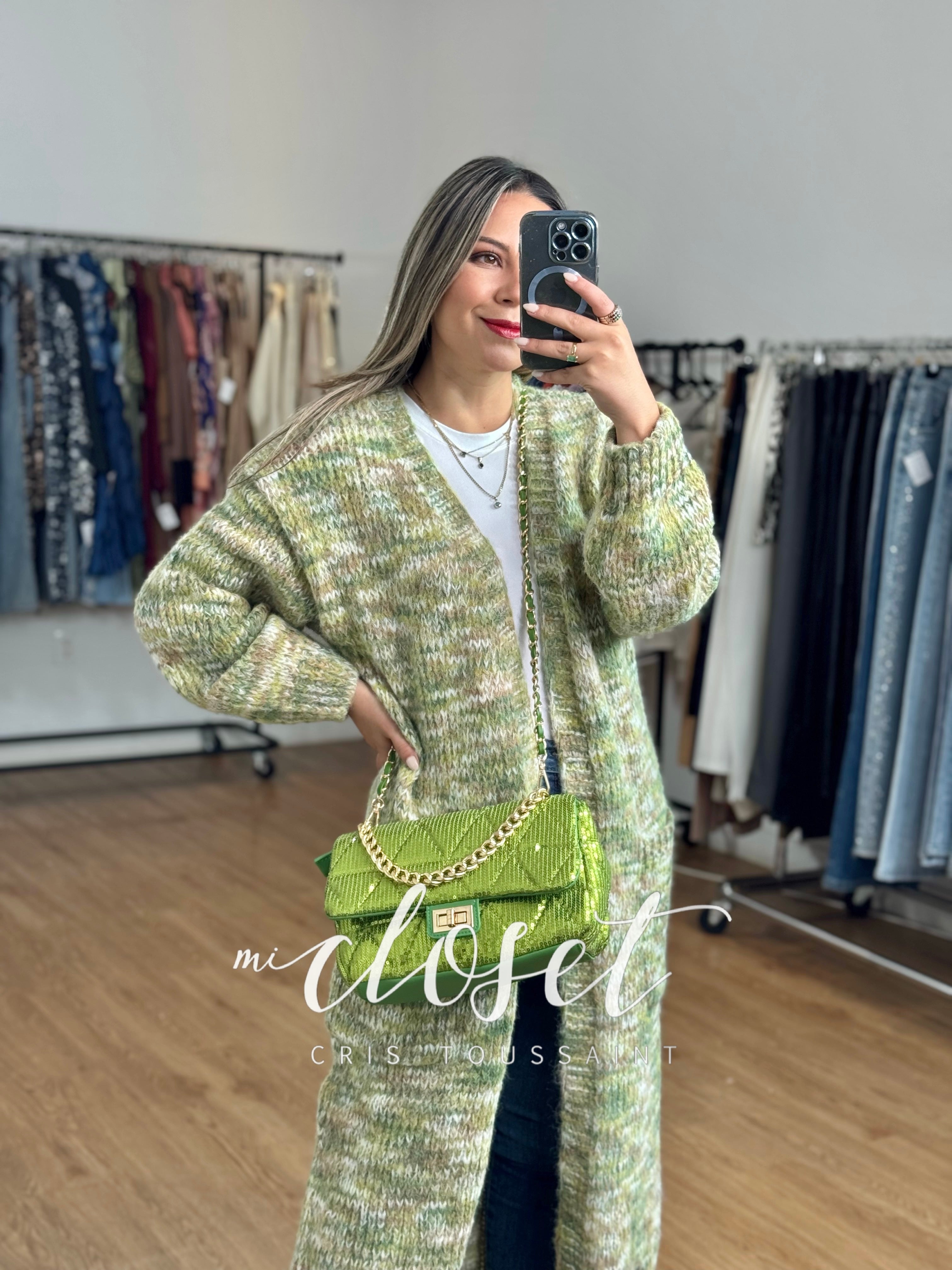 BOLSA DE LENTEJUELA CON DETALLES EN DORADO, CADENA DORADA Y STRAP DORADO CON VERDE