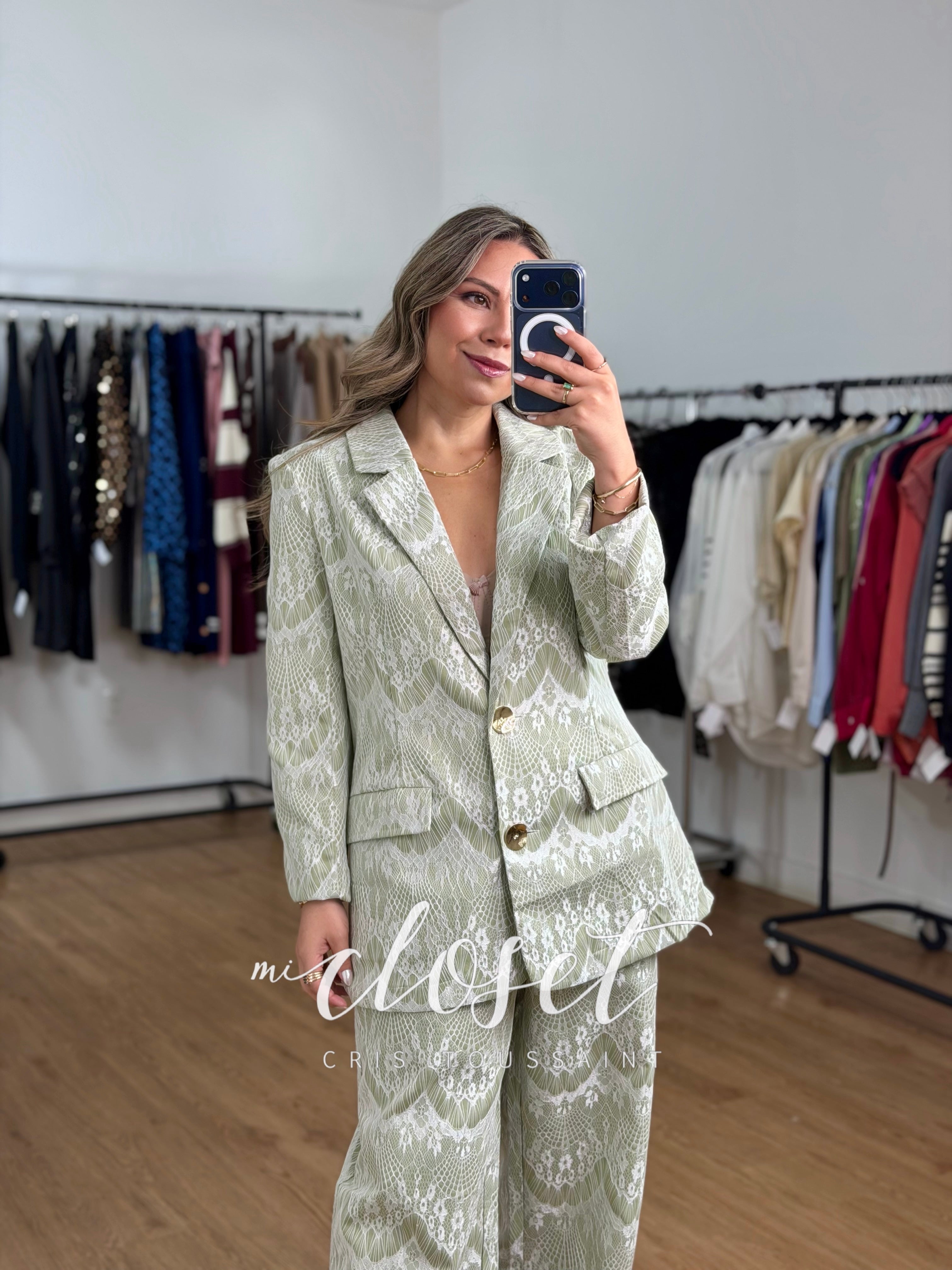 CONJUNTO DE BLAZER CON PANTALÓN, ENCAJE BORDADO