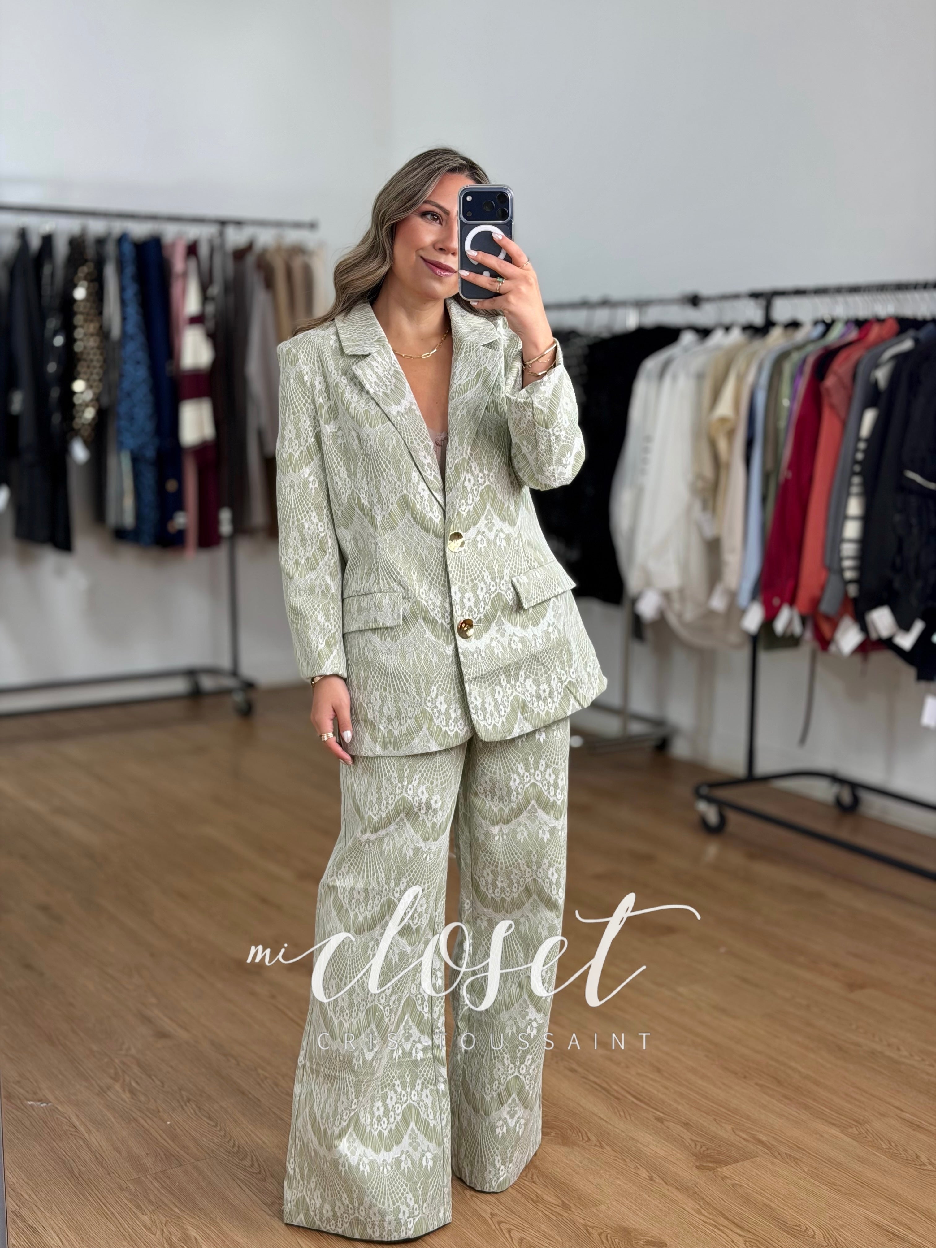 CONJUNTO DE BLAZER CON PANTALÓN, ENCAJE BORDADO