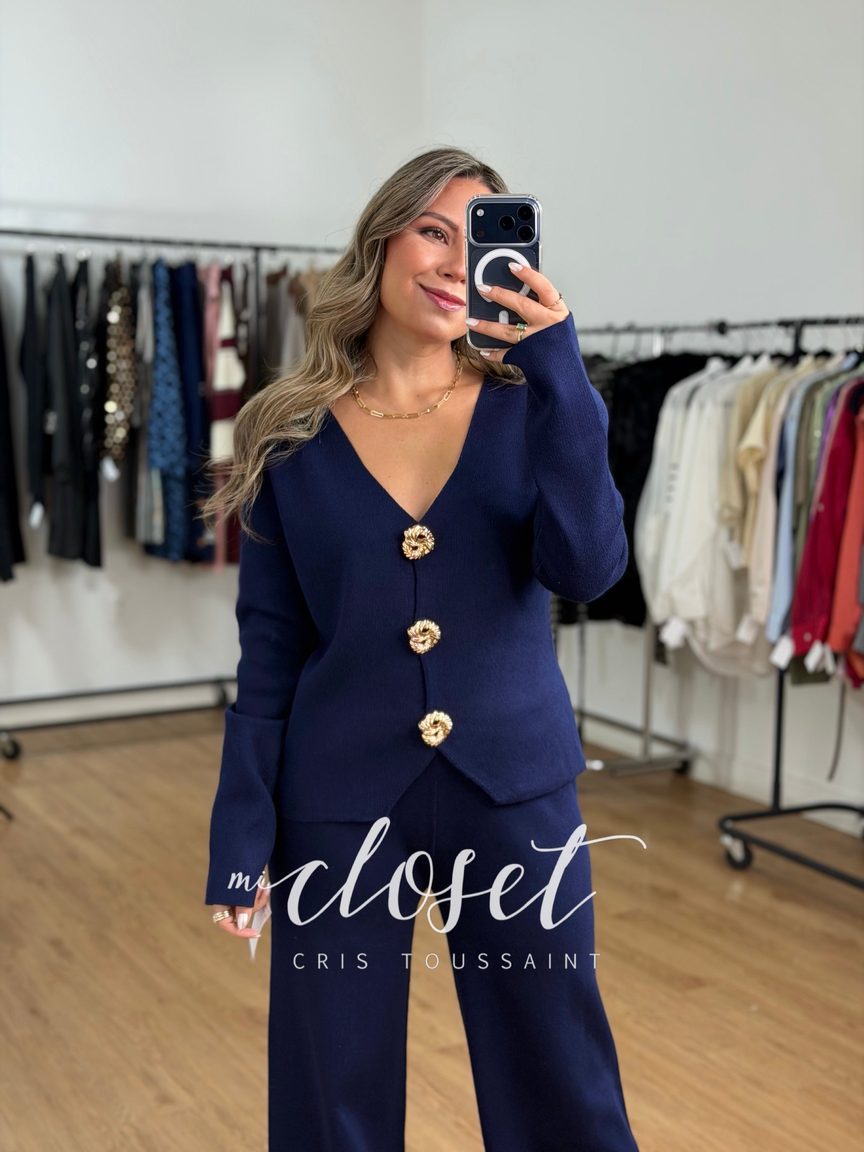 CONJUNTO DE PANTS CON SWEATER CON BOTÓN DORADO