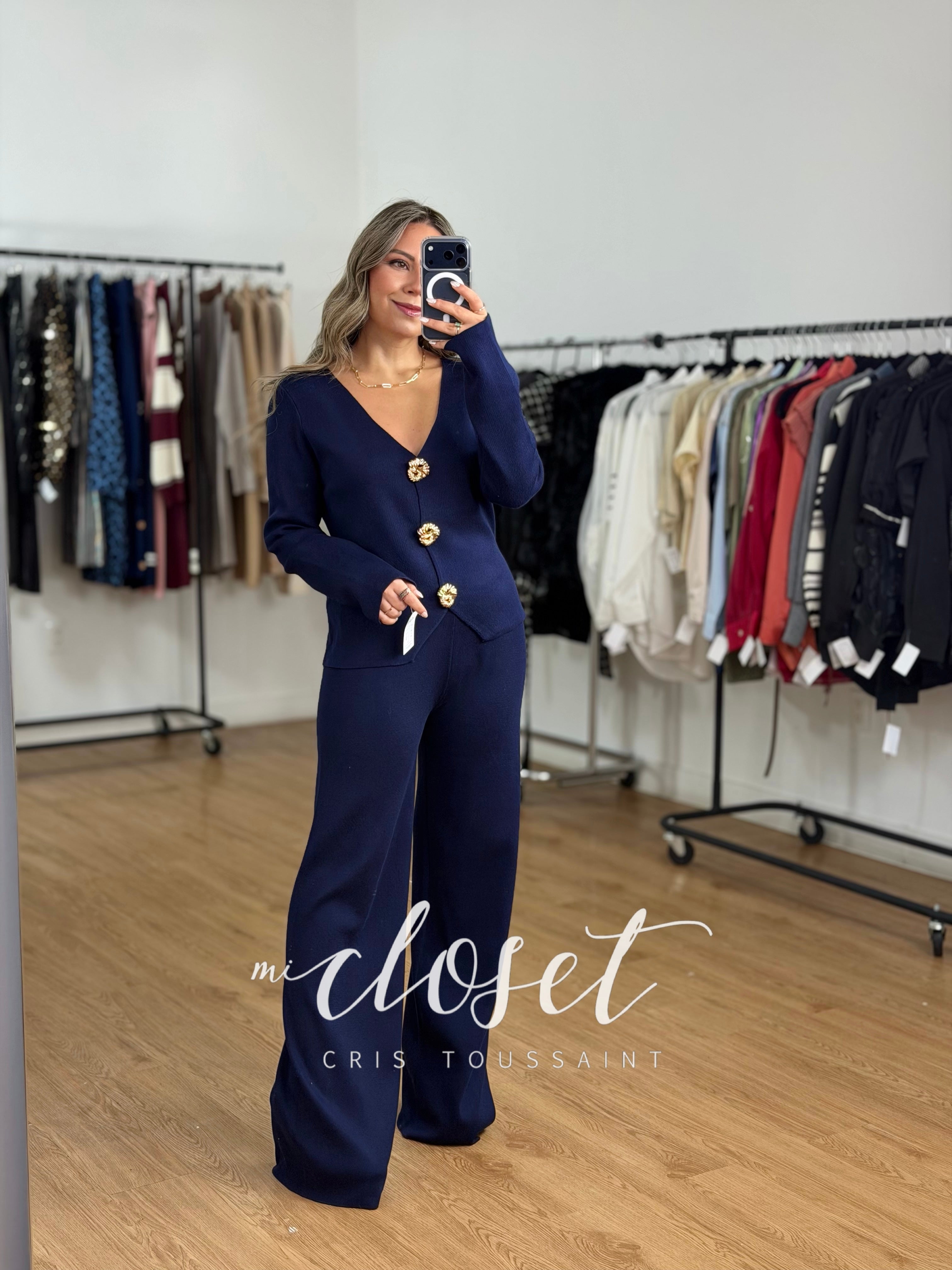 CONJUNTO DE PANTS CON SWEATER CON BOTÓN DORADO