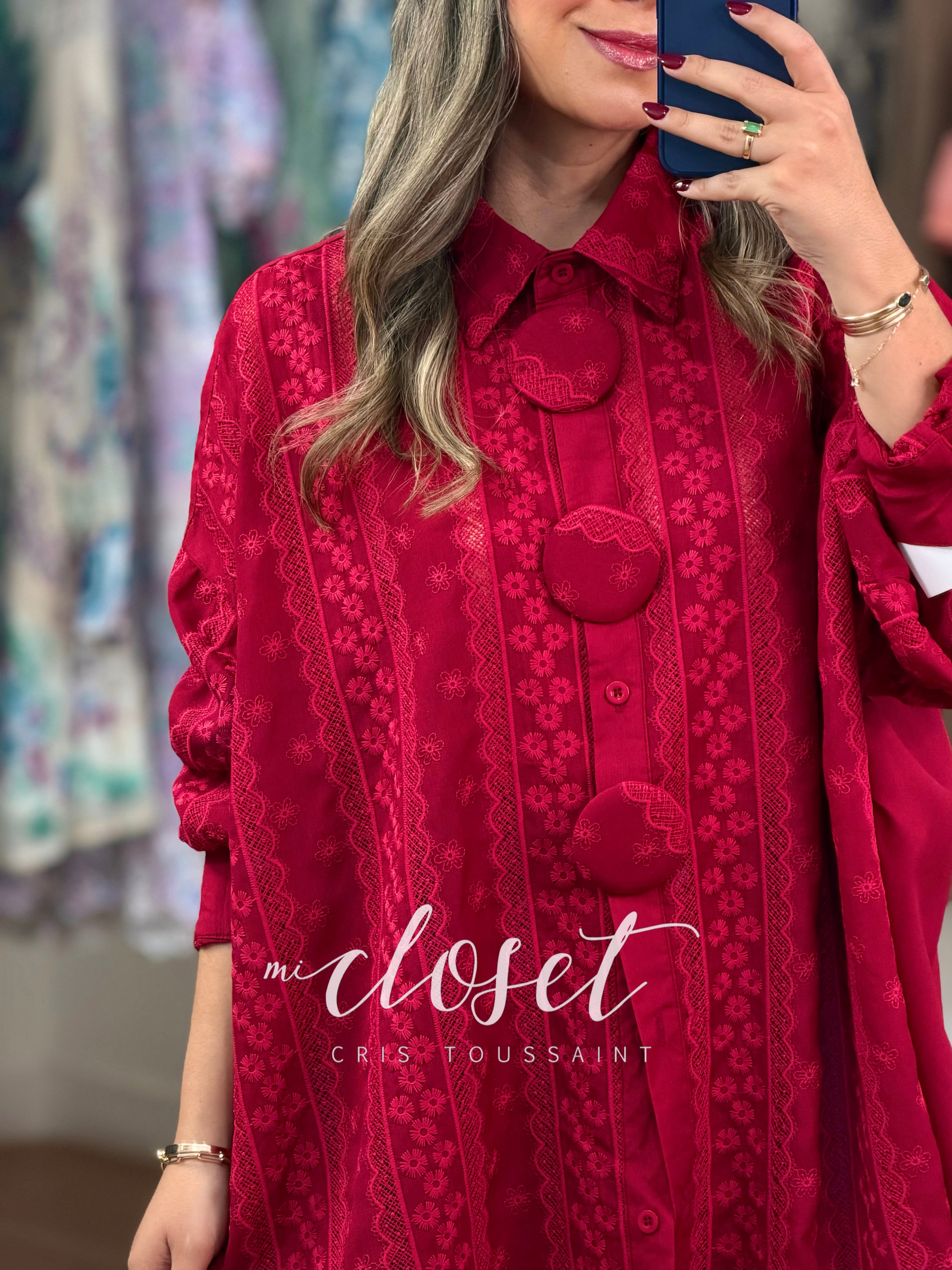 CAMISA LIGERA BORDADA CON TEXTURA Y BOTONES GIGANTES