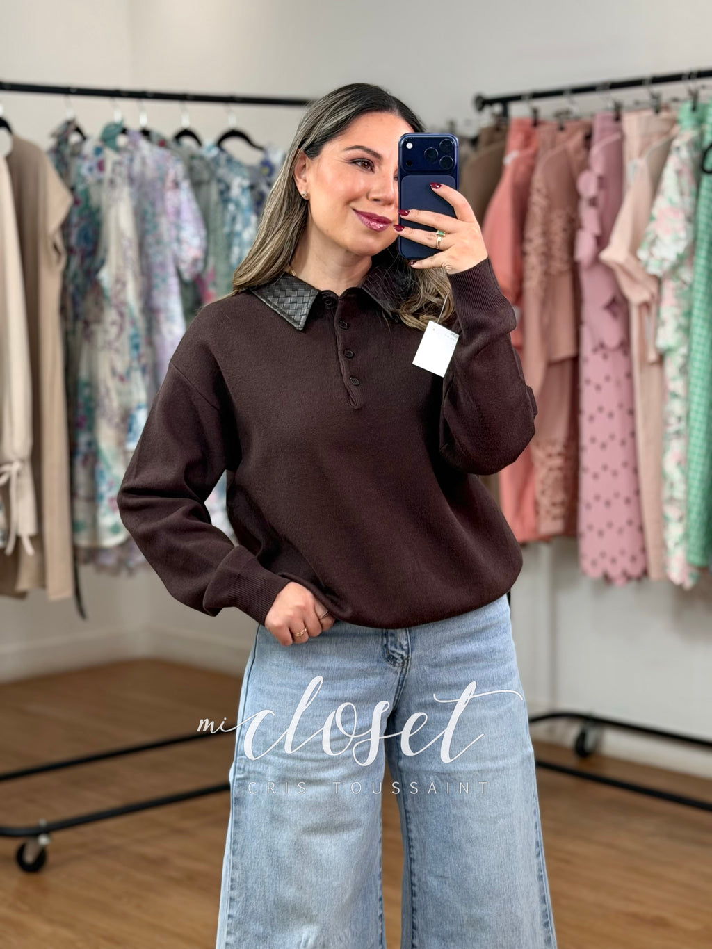 SWEATER SUAVE CON CUELLO TRENZADO TIPO PIEL